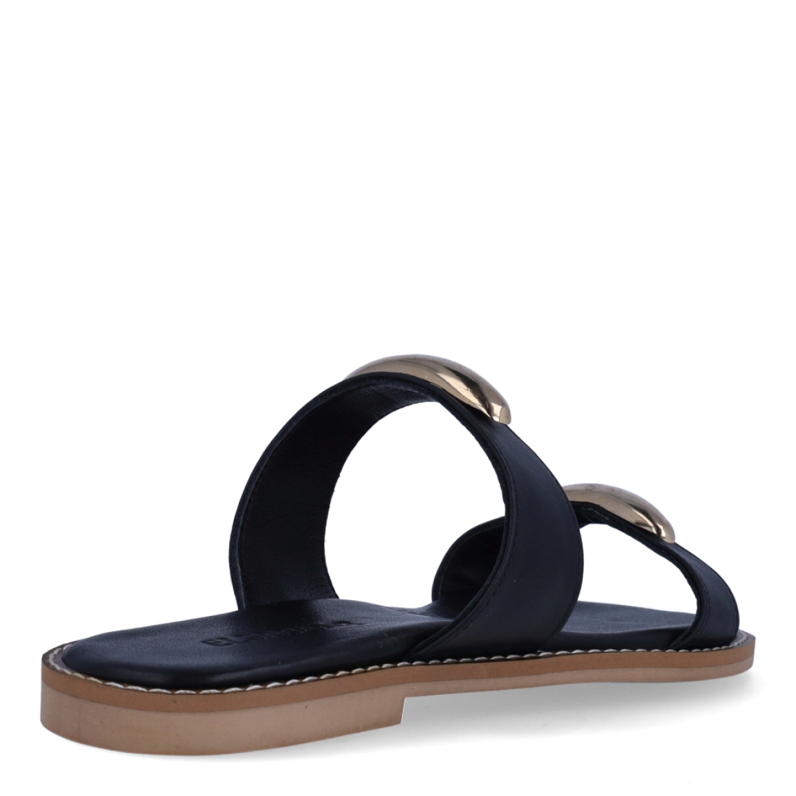 Sandalias de la marca Itse, modelo MISAK. Exterior en piel color negro con tiras en pala con adornos en metal. Interior en piel color negro. Suela plana de goma. Estas sandalias Itse MISAK son ideales para esta temporada, en donde lucirás tus looks más frescos y cómodos.