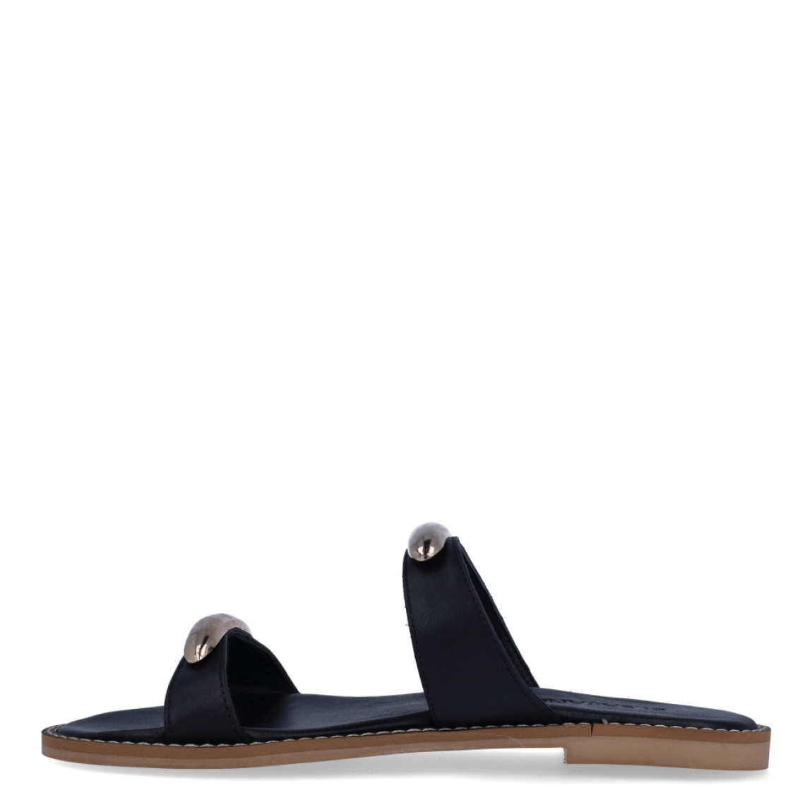 Sandalias de la marca Itse, modelo MISAK. Exterior en piel color negro con tiras en pala con adornos en metal. Interior en piel color negro. Suela plana de goma. Estas sandalias Itse MISAK son ideales para esta temporada, en donde lucirás tus looks más frescos y cómodos.