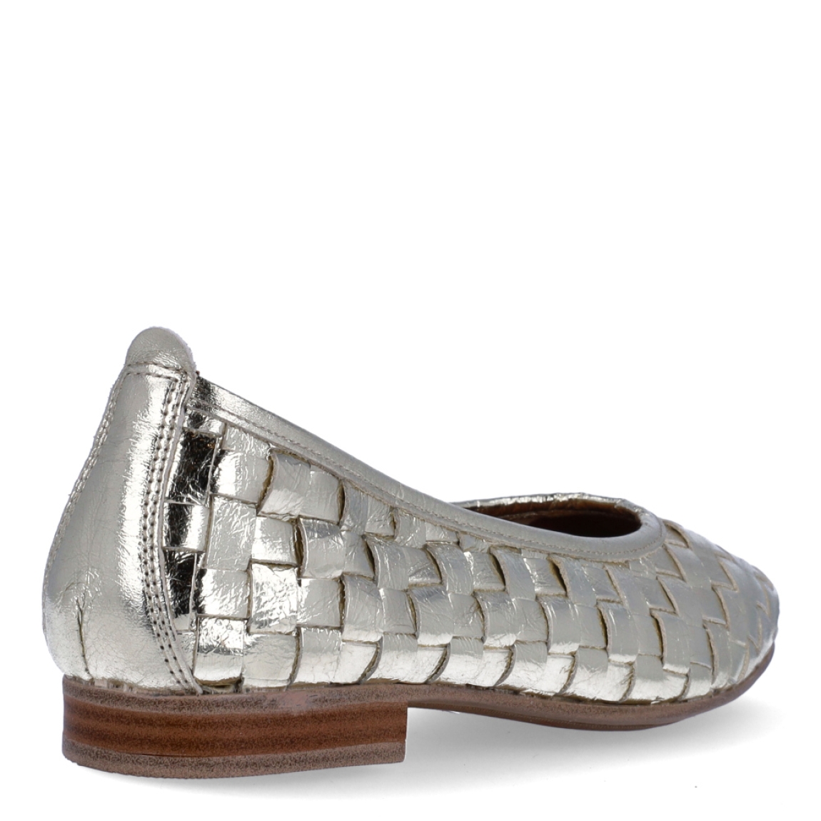Bailarinas de la marca Itse, modelo NILLET. Exterior en piel color oro trenzada a mano. Interior en piel color nude. Bailarinas Itse con suela de goma plana. Estas bailarinas Itse NILLET son un complemento clásico para acompañar tus looks más cómodos y con estilo!