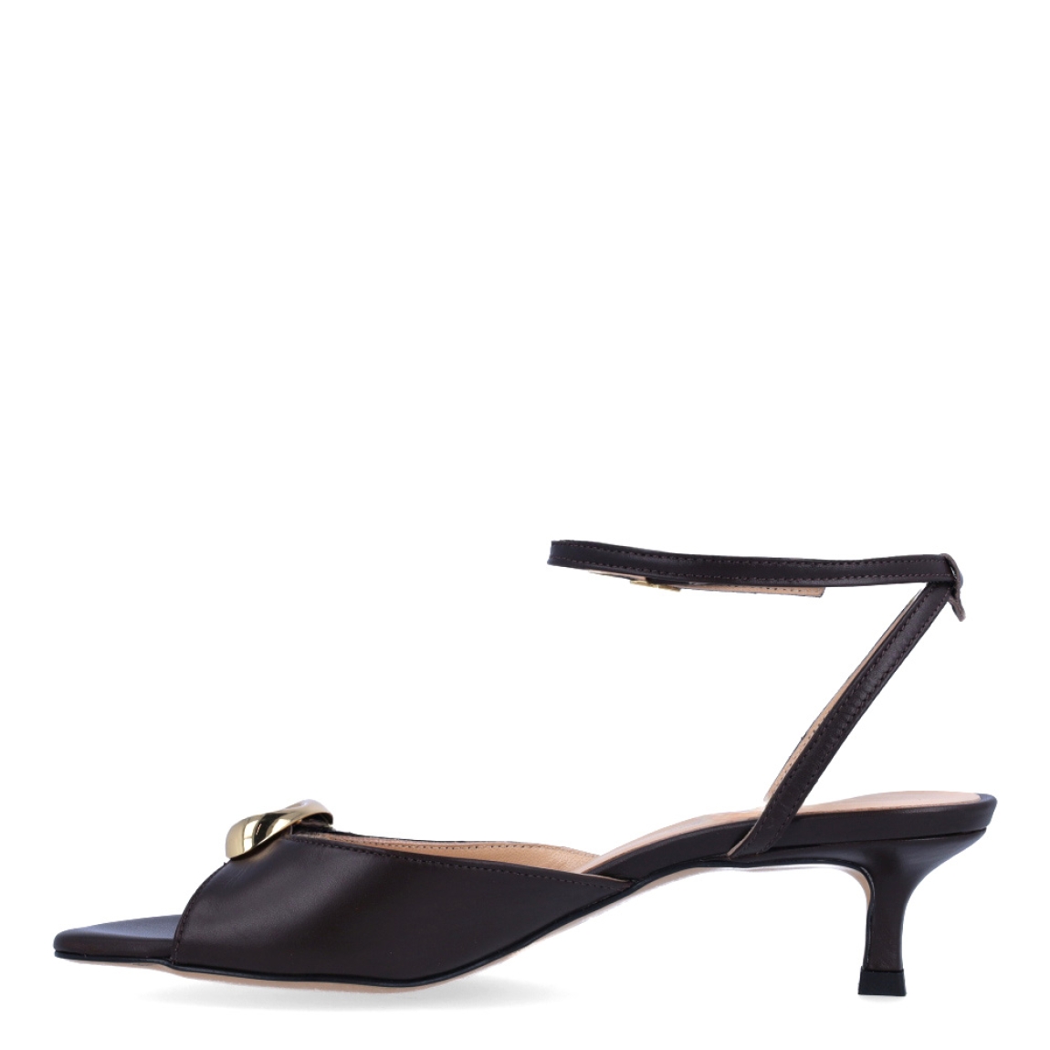 Sandalias de de la marca Itse, modelo MINERVA. Exterior en piel color marrón con detalle de hebilla dorada en pala. Interior en piel color nude. Cierre de las sandalias con hebilla en tobillo. Sandalias Itse con tacón de 4cm de altura. Estas sandalias Itse MINERVA son un complemento que sumará elegancia, estilo y comodidad en tus looks!