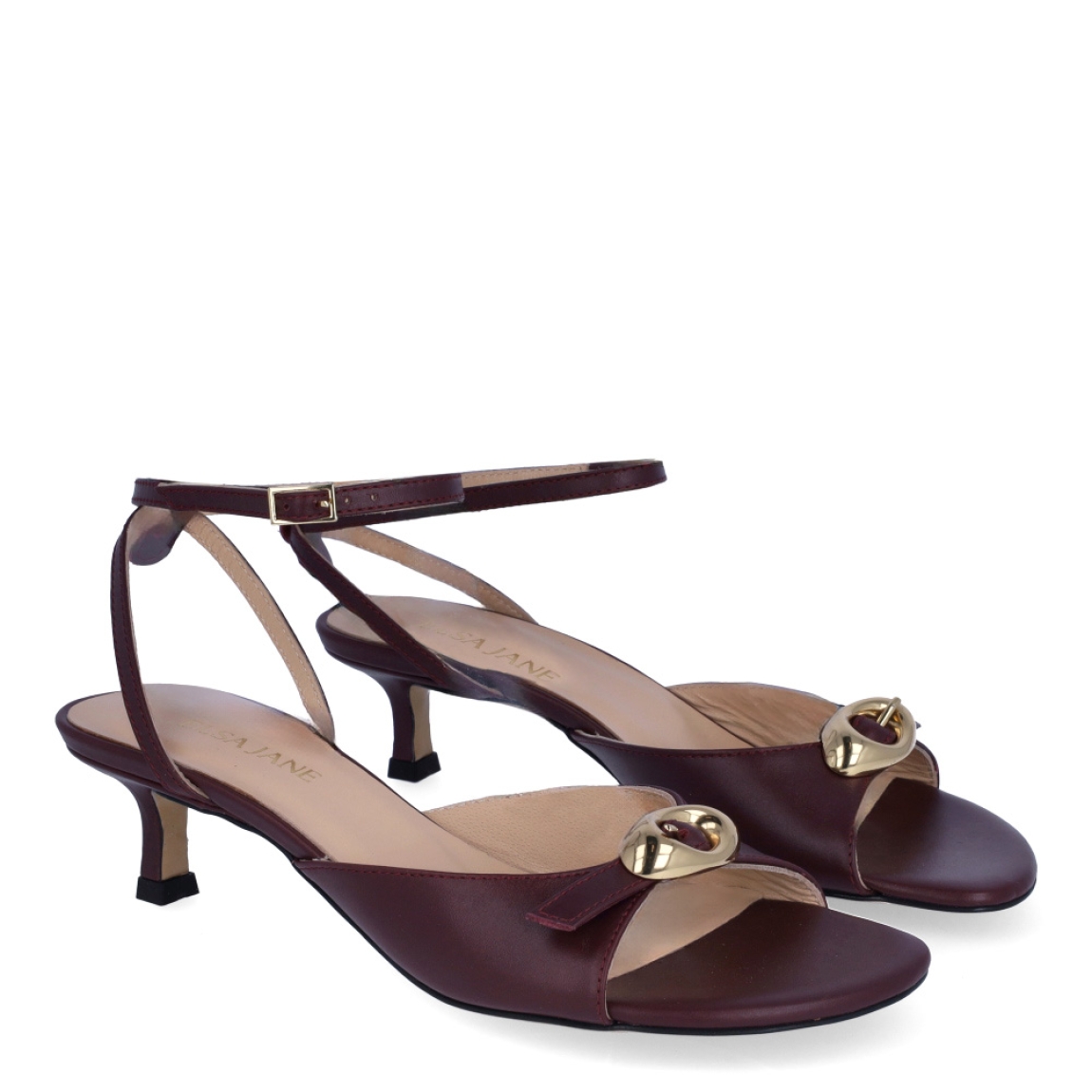 Sandalias de de la marca Itse, modelo MINERVA. Exterior en piel color grante con detalle de hebilla dorada en pala. Interior en piel color nude. Cierre de las sandalias con hebilla en tobillo. Sandalias Itse con tacón de 4cm de altura. Estas sandalias Itse MINERVA son un complemento que sumará elegancia, estilo y comodidad en tus looks!