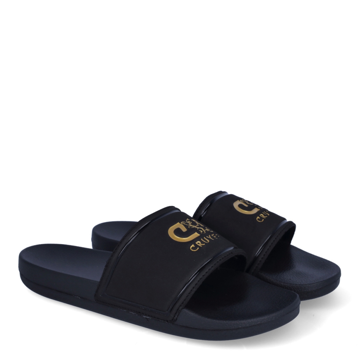 Chaclas clásicas de la marca Camper, modelo C60. Exterior en neopreno color negro con detalle de estampado de logo en dorado sobre pala. Suela de goma plana. Estas chanclas Camper C60 son un complemento ideal para disfrutar de la comodidad al caminar.