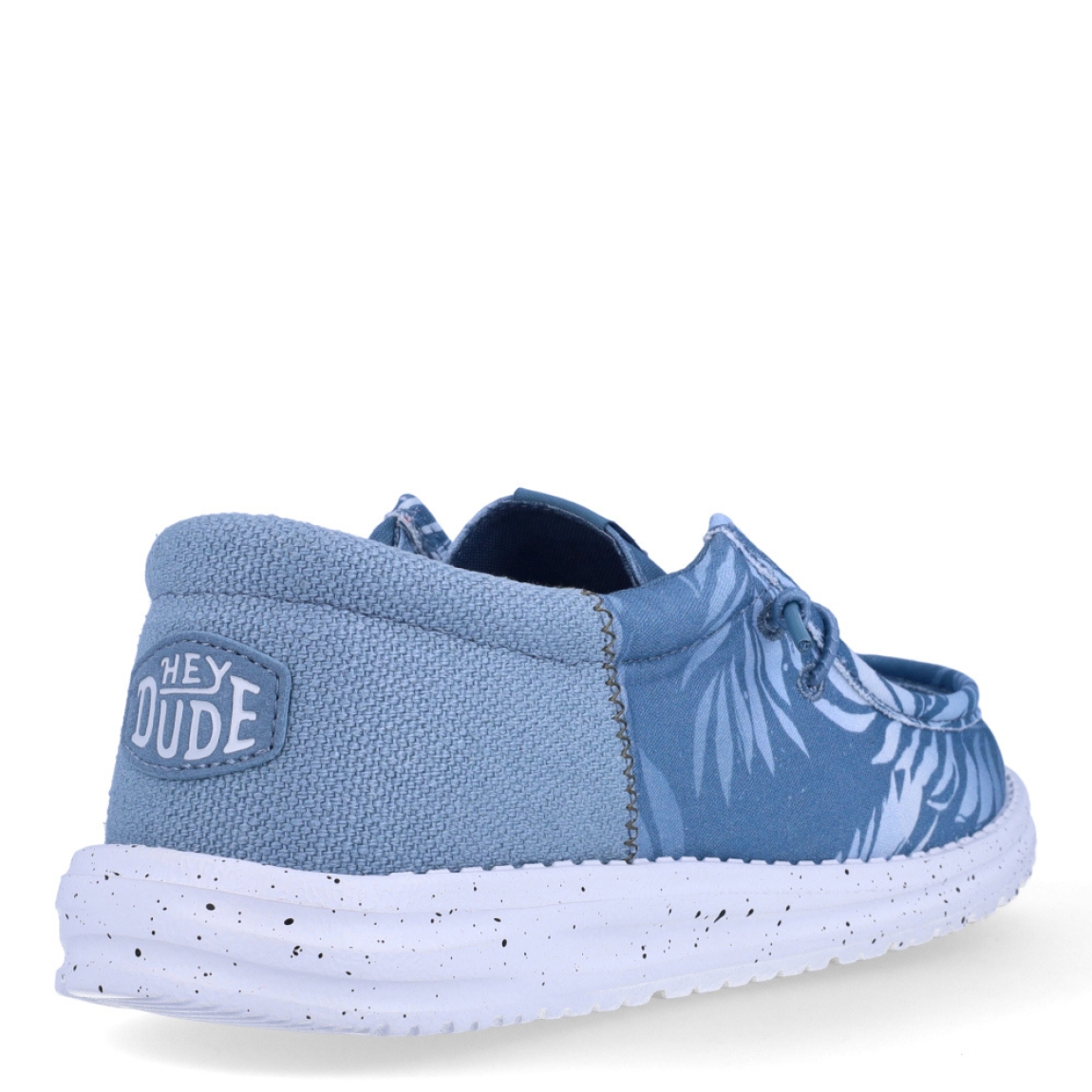 Náuticos de la marca Hey Dude, modelo WALLY FUNK. Exterior de los náuticos en tela color azul con estampado de hojas. Interior de los náuticos en tela color azul y plantilla acolchada y extraíble. Cierre de los náuticos Hey Dude con cordones elásticos y suela plana de goma. Estos náuticos Hey Dude WALLY FUNK, son el complemento perfecto para esta temporada, los podrás lucir con la máxima comodidad posible.