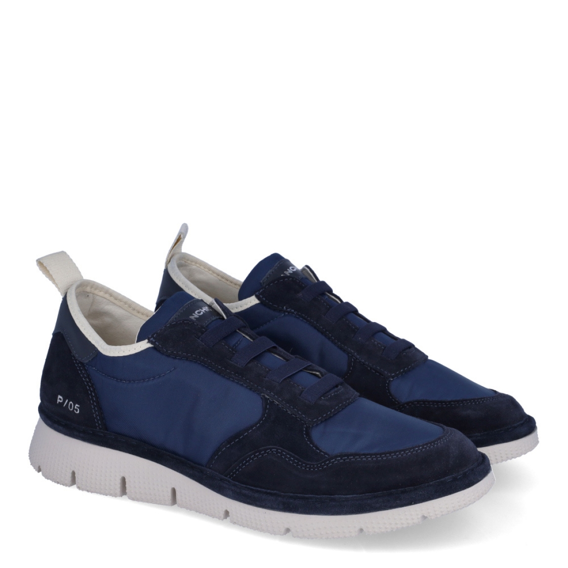 Deportivas de hombre de la marca Panchic, modelo P16. Exterior de las deportivas en naylon color azul. Interior de las deportivas en textil de color beig. Cierre de las deportivas Panchic con cordones elácticos color azul. Plantilla acolchada y extraíble para máxima comodidad. Puntera de las deportivas de ante. Cuña de las deportivas Panchic de 3cm de altura. Estas deportivas Panchic P16, son un complementio indispensable y clásico en tu armario.