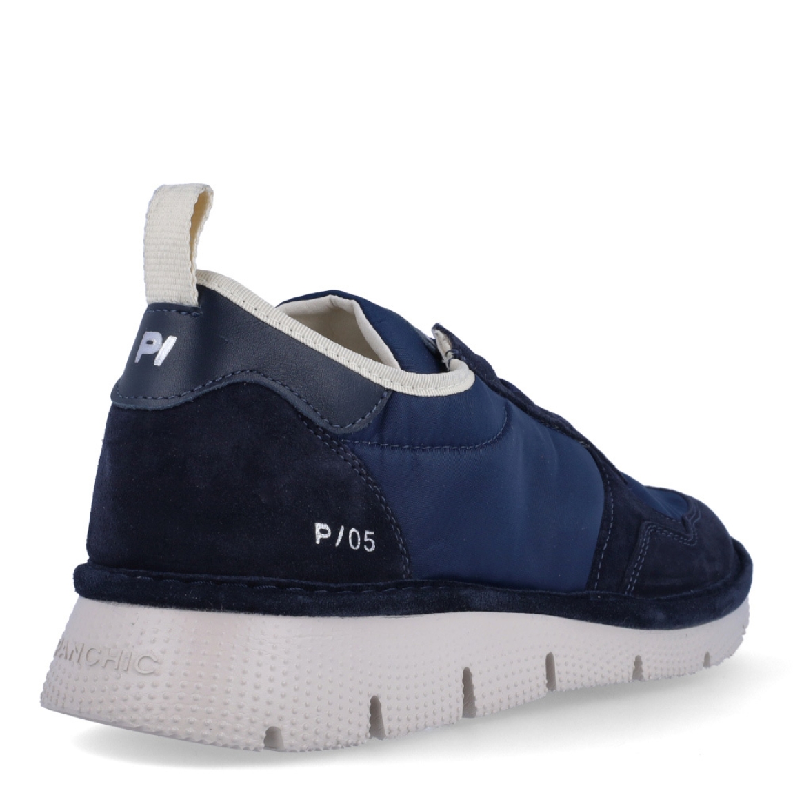Deportivas de hombre de la marca Panchic, modelo P16. Exterior de las deportivas en naylon color azul. Interior de las deportivas en textil de color beig. Cierre de las deportivas Panchic con cordones elácticos color azul. Plantilla acolchada y extraíble para máxima comodidad. Puntera de las deportivas de ante. Cuña de las deportivas Panchic de 3cm de altura. Estas deportivas Panchic P16, son un complementio indispensable y clásico en tu armario.