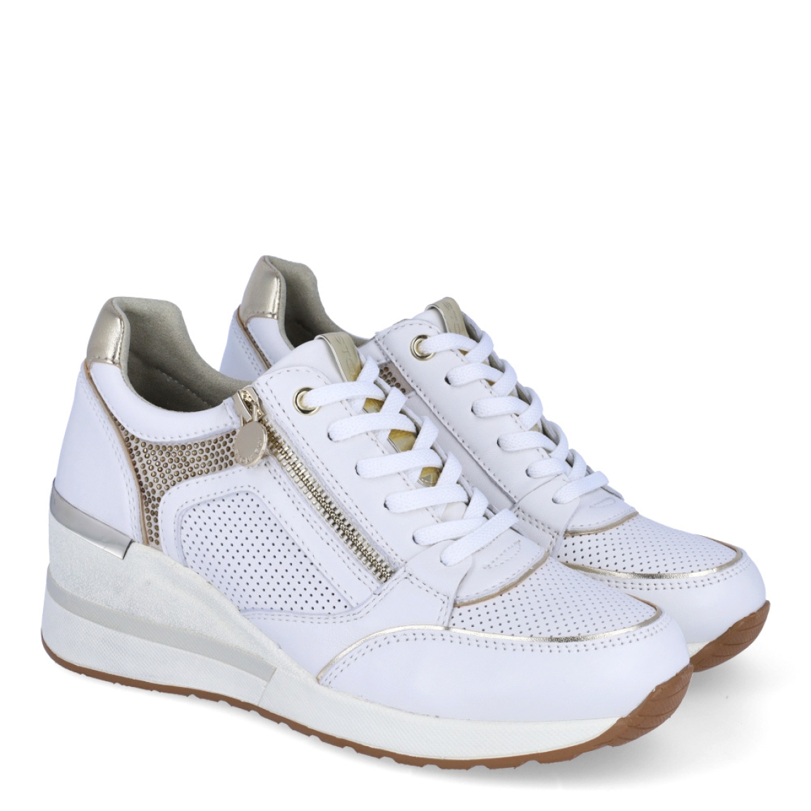 Deportivas de la marca Stonefly, modelo WANDA. Deportivas elaboradas en piel con efecto troquelado color blanco con detalle de cierre. Cierre de las deportivas con cordones color blanco. Deportivas Stonefly con cuña de 6cm de altura. Estas Stonefly WANDA son un complemento que te ofrecerá la comodidad que necesitas a donde vayas esta temporada!