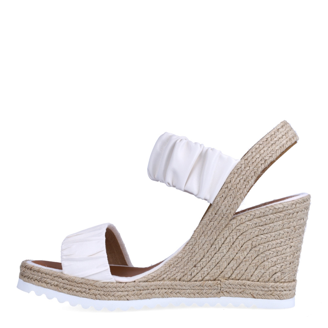 Alpargatas de la marca Casteller, modelo BLUMA. Exterior de las alpargatas en piel con efecto corrugado color blanco. Interior de las alpargatas en piel color camel. Alpargatas con cuña de 8cm de altura. Estas alpargatas Casteller BLUMA son una tendencia de temporada. Gracias a su diseño, podrás estilizar tus looks con la máxima comodidad posible.