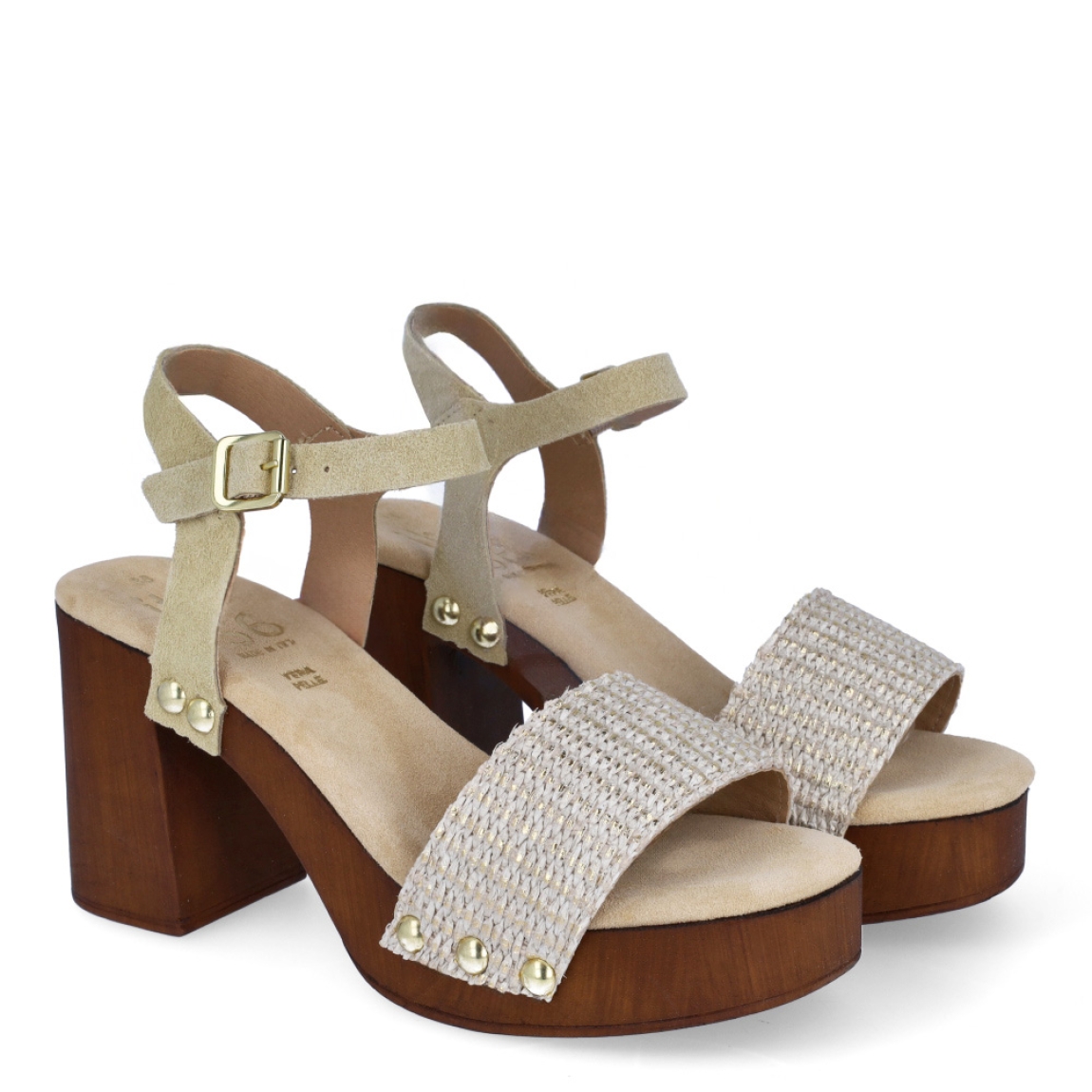 Sandalias de la marca Itse, modelo MARCIA. Exterior en rafia trenzada color beig con efecto brillante. Interior en ante color beig. Cierre de sandalias Itse con hebilla en tobillo. Sandalias con tacón de 8cm de alturas. Estas sandalias Itse MARCIA son un complemento ideal para estilizar looks y andar con una comodidad absoluta en tu día a día!