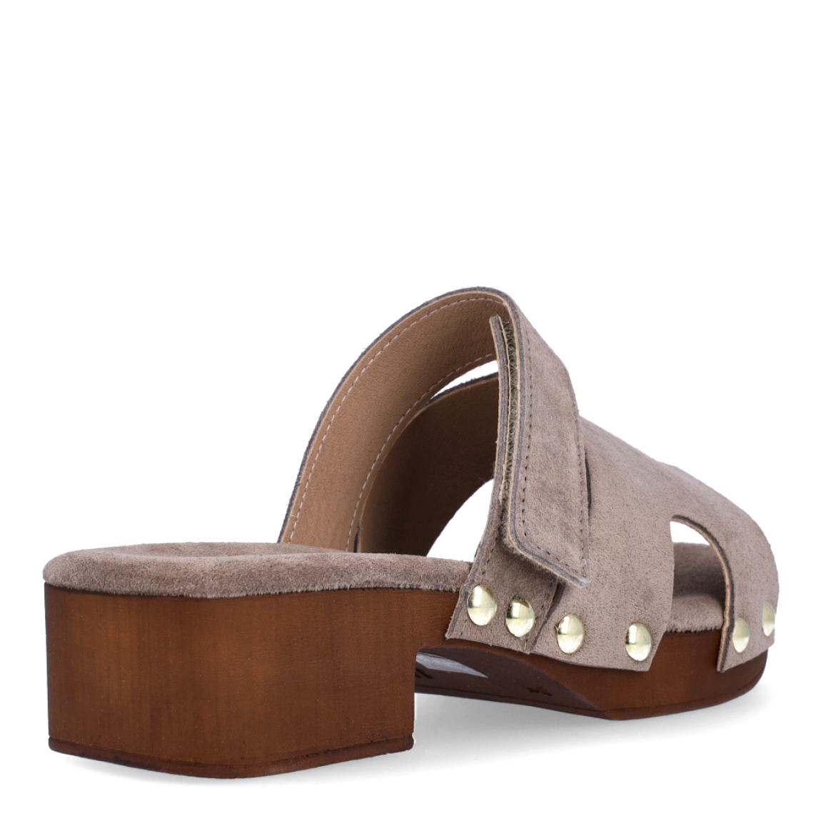 Sandalias de la marca Itse, modelo SALME. Exterior en ante color taupe con detalle de tachuelas en pala. Interior en ante color taupe. Cierre de sandalias con velcro en pala. Sandalias Itse con cuña de 4cm de altura. Estas sandalias Itse SALME son ideales para esta temporada! no te pueden faltar en el armario.