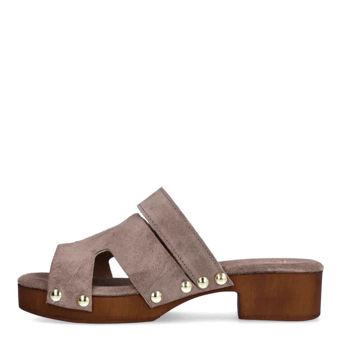 Sandalias de la marca Itse, modelo SALME. Exterior en ante color taupe con detalle de tachuelas en pala. Interior en ante color taupe. Cierre de sandalias con velcro en pala. Sandalias Itse con cuña de 4cm de altura. Estas sandalias Itse SALME son ideales para esta temporada! no te pueden faltar en el armario.