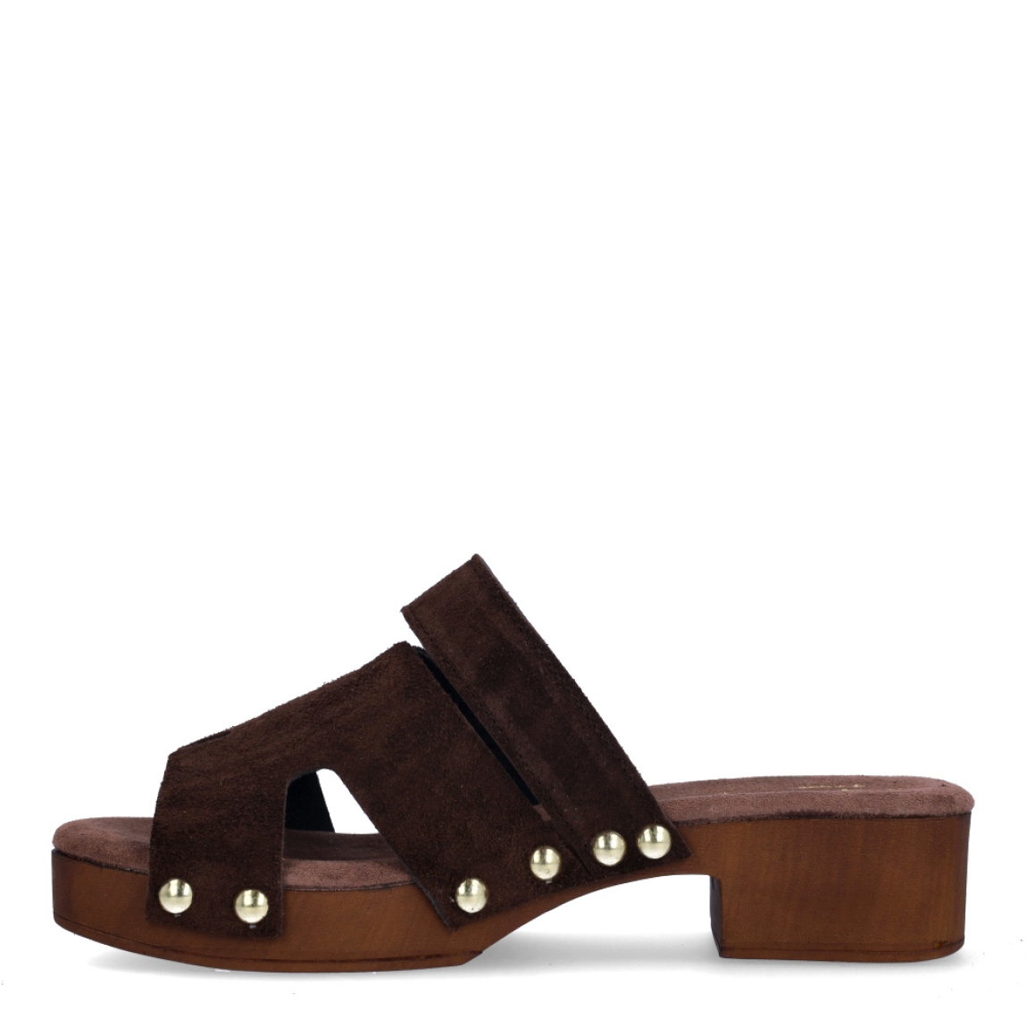 Sandalias de la marca Itse, modelo SALME. Exterior en ante color marrón con detalle de tachuelas en pala. Interior en ante color marrón. Cierre de sandalias con velcro en pala. Sandalias Itse con cuña de 4cm de altura. Estas sandalias Itse SALME son ideales para esta temporada! no te pueden faltar en el armario.