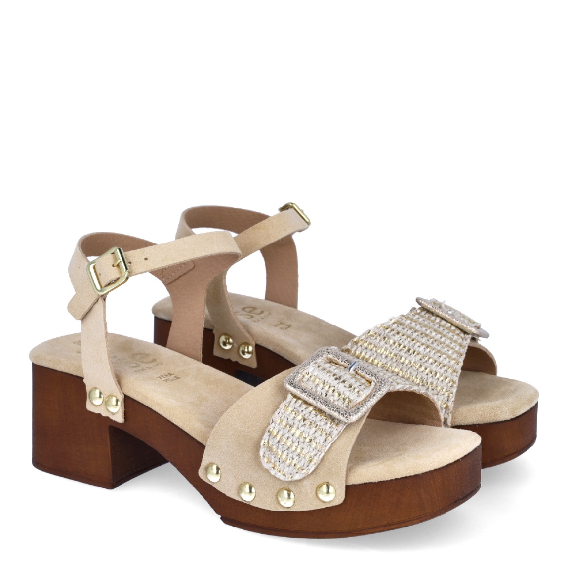 Sandalias de la marca Itse, modelo LARISA. Exterior de las sandalias en rafia trenzada color beig brillante con detalle de hebilla en la pala. Interior de las sandalias en ante color beig. Cierre de las sandalias con hebilla pulsera y tacón de 6cm de altura. Estas sandalias Itse LARISA tienen el diseño y comodidad que necesitas para resaltar tus looks de temporada. No te puede faltar en el armario.