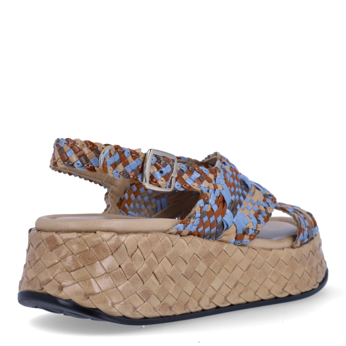 Sandalias de la marca Pons Quintana, modelo LORE. Exterior en piel trenzada multicolor en tonalidades azul y marrón con tiras cruzadas en pala. Interior en piel color marrón claro. Cierre de sandalias Pons Quintana con hebilla en tobillo. Suela trenzada con cuña dd 5cm de alturas. Estas sandalias Pons Quintana LORE son ideales para esta temporada!