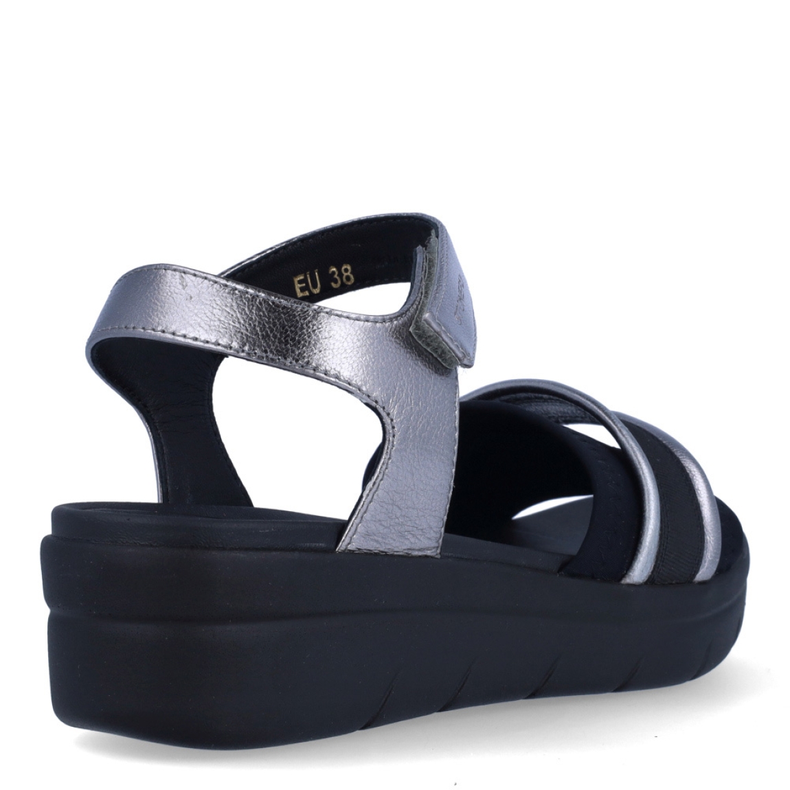 Sandalias clásicas de la marca Stonefly, modelo KIM. Exterior de las sandalias en naylon color negro con detalle en plateado. Interior de las sandalias en piel color negro. Cierre de las sandalias Stonefly con velcro y cuña de 4cm de altura. Estas sandalias Stonefly KIM son el complemento perfecto para tus looks de temporada. No te pueden faltar en el armario.