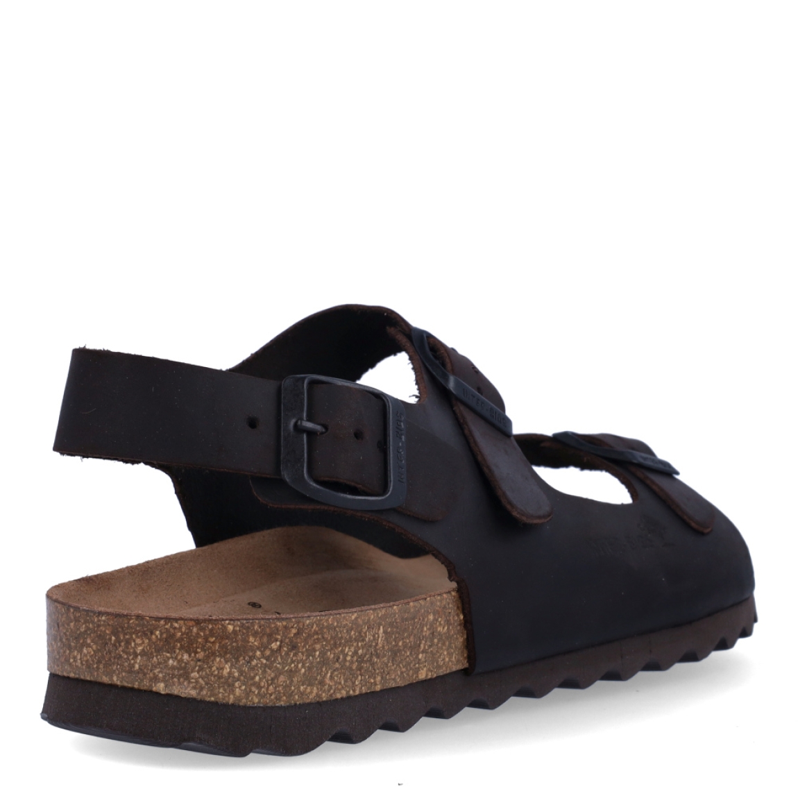 Sandalias de la marca Inter Bios, modelo LUFER. Sandalias elaboradas en piel color negro. Cierre con tripe hebilla, dos en pala y una en talón. Suela de goma plana. Estas sandalias Inter Bios LUFER es un complemento ideal para tus looks de temporada.