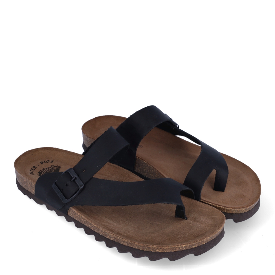 Sandalias de la marca Inter Bios, modelo DINA. Sandalias elaboradas en piel color negro. Cierre con hebilla y suela de goma plana. Estas sandalias Inter Bios DINA es un complemento ideal para tus looks de temporada.