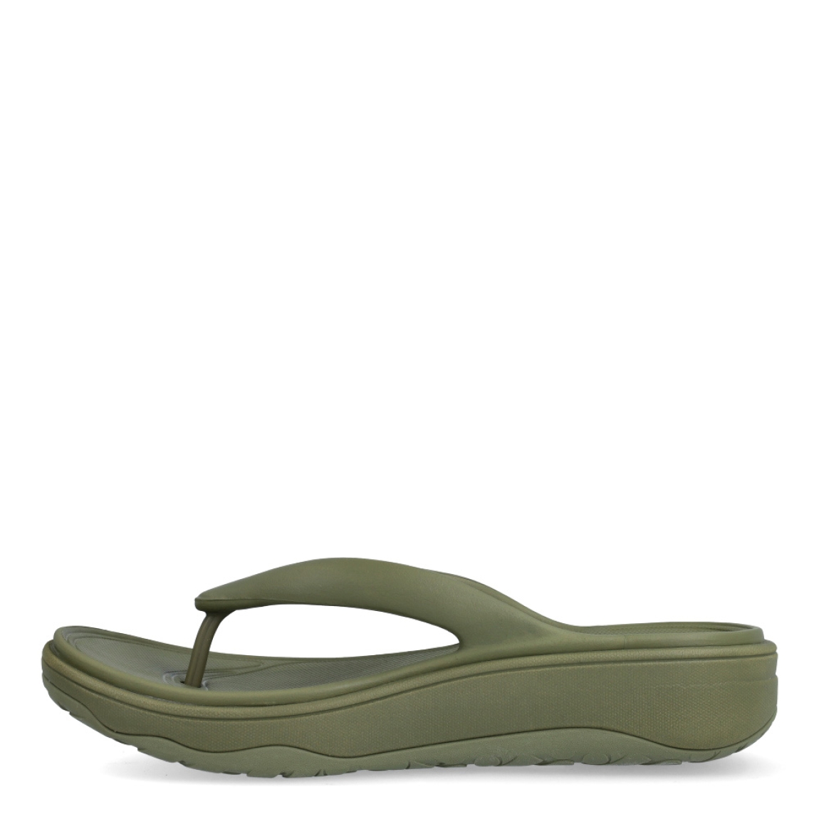 Sandalias de la marca Fitflop, modelo RELIEFF. Exterior elaborado en neopreno color verde. Interior en piel color verde. Suela con cuña de 4cm de altura. Estas sandalias Fitflop RELIEFF son ideales para esta temporada!