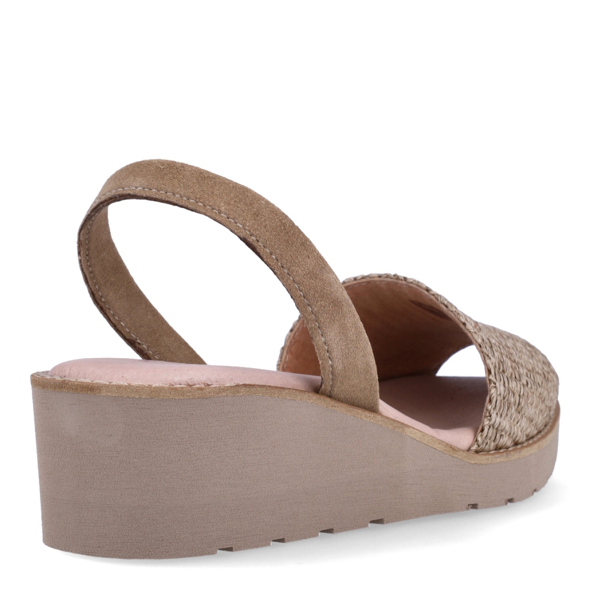 Albarca de la marca Munné, modelo FIONA. Albarcas elabroradas en piel trenzada color taupe y con cuña de 4cm de altura. Estas albarcas Munné FIONA son un complemento clásico para combinar con tus looks de temporada y disfrutar de una comodidad máxima.