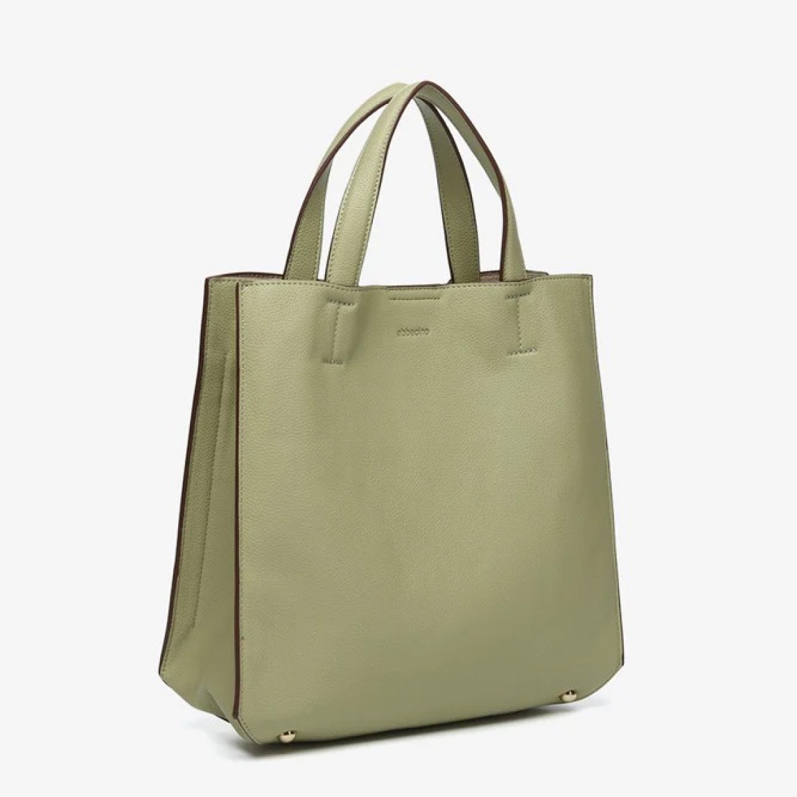 Bolso shopper de mujer de la marca Abbacino, modelo BOCCO. Bolso elaborado en materiales reciclados color verde. Forro interior y Cierre superior magnético. Bolso Abbacino con asa textil cruzada, que puede regularse y es de quita y pon. Medidas: alto 27cm y ancho 28cm. Este bolso Abbacino BOCCO es un modelo de líneas rectas y muy minimalista que se convertirá en un imprescindible para tu día a día. Un diseño amplio de inspiración marinera e influencia mediterránea.