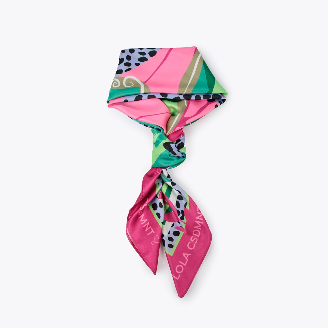 Elegante pañuelo de la marca Lola Casademunt, modelo FW. Elaborado en tejido satinado color rosa con estampado de leopardo sentado y greca logotipada. Medidas de 90cm x 90cm, ideal para añadir un toque sofisticado a tu look.