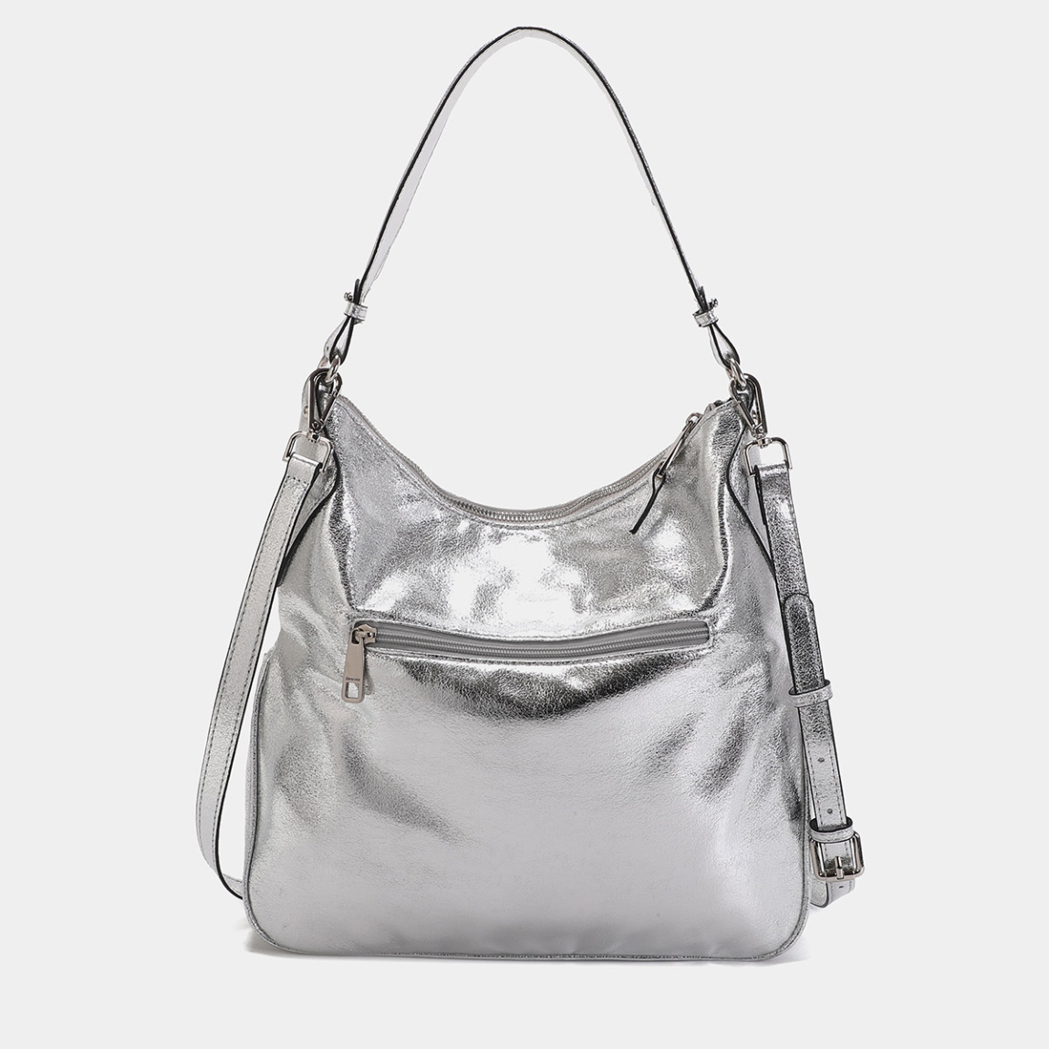 Bolso de la marca Robert Prieti, modelo CROSS. Elaborado en plástico color blanco con logo frontal. Bolso con asa bandolera regulable , cierre con cremallera, 2 bolsillos interiores y 2 bolsillos exteriores. Medidas: alto 17cm y ancho 20cm. Este bolso Robert Priete CROSS es ideal para llevarlo a todos lados!