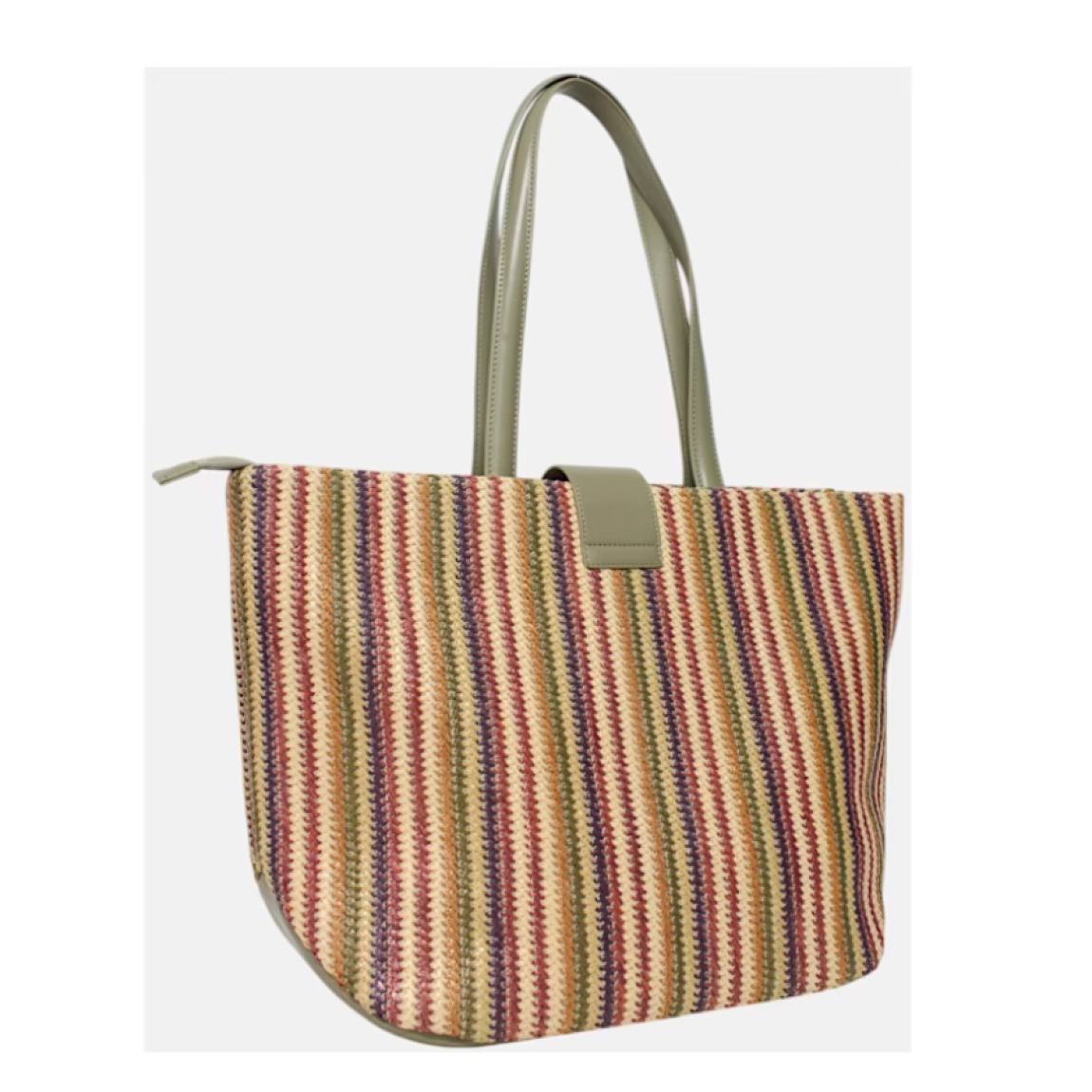 Bolso shopper de la marca Blauer, modelo ALA. Bolso elaborado en rafia color verde y con detalle en multicolor. Bolso con logo frontal, asas dobles, cierre central con cremallera e interior forrado con 2 bolsillos multiusos. Dimensiones: Largo 47 cm, Alto 30 cm, Profundidad 18 cm. Este bolso Blauer ALA es ideal para llevarlo a todos lados!