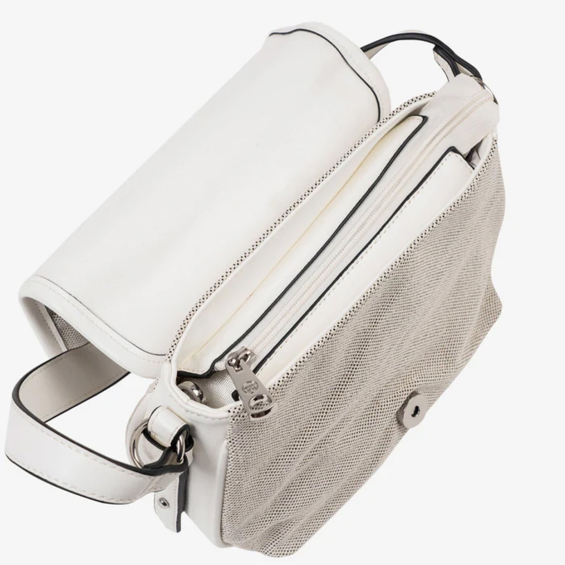 Bolso de mujer de la marca Matias Salva, modelo DALIAS. Elaborado en piel color beig con detalle en blanco. Acabado en lona de alta calidad. Interior de forro textil con un bolsillo cerrado con cremallera. En la parte trasera tiene un bolsillo cerrado con cremallera. Tiene asa de hombro. El asa auxiliar tipo bandolera cuenta con mosquetones para su fácil colocación. DIMENSIONES: 23x13x11 cm. Bolso Matias Salva DALIAS ideal para esta temporada!