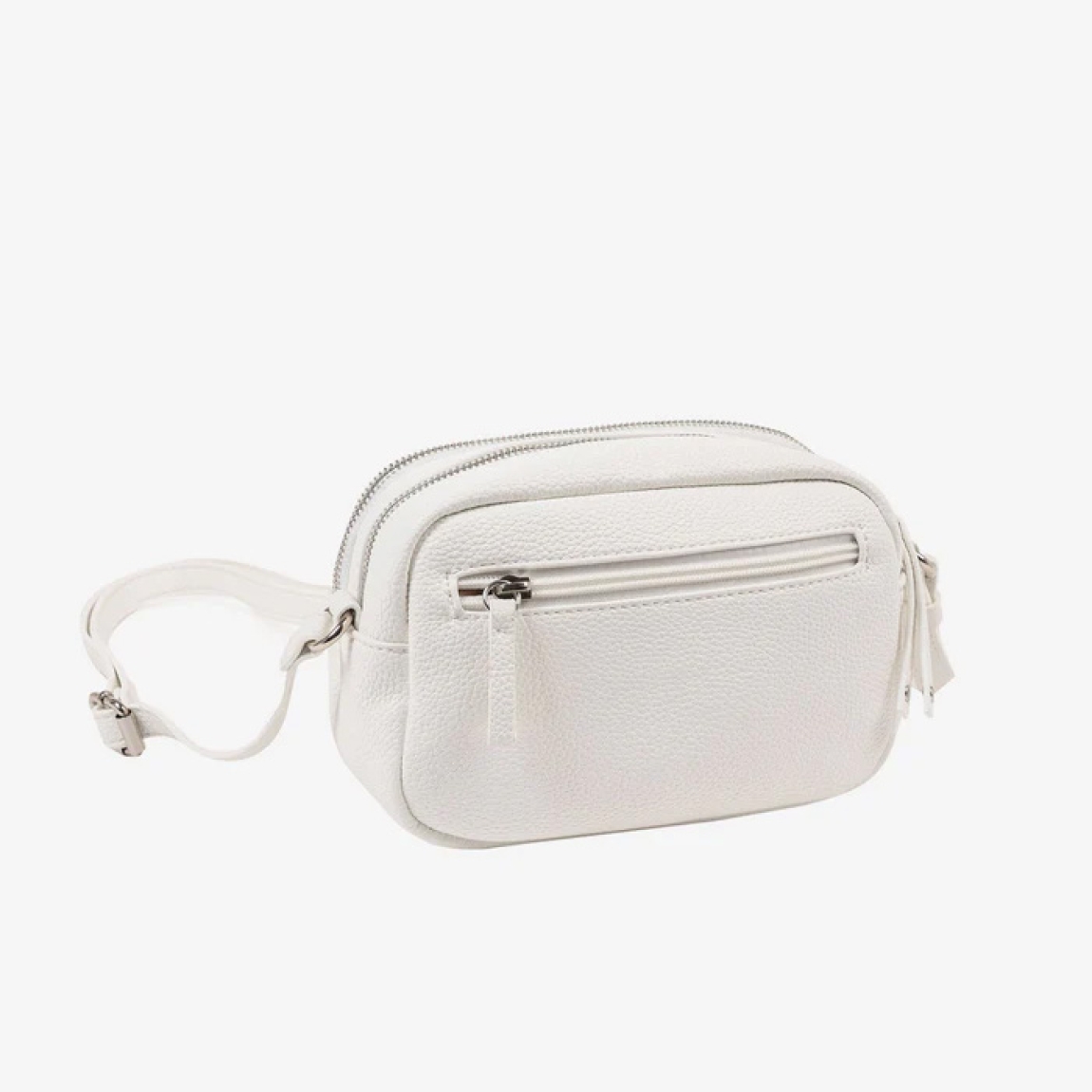 Bolso de la marca Matias Salva, modelo BEIRES. Elaborado en piel color blanco. Interior de forro textil con un bolsillo cerrado con cremallera. En la parte trasera tiene un bolsillo cerrado con cremallera. El asa es tipo bandolera y tiene corredera para su fácil ajuste en altura. DIMENSIONES: 19x12.5x08 cm. Este bolso Matias Salva BEIRES es ideal para esta temporada!