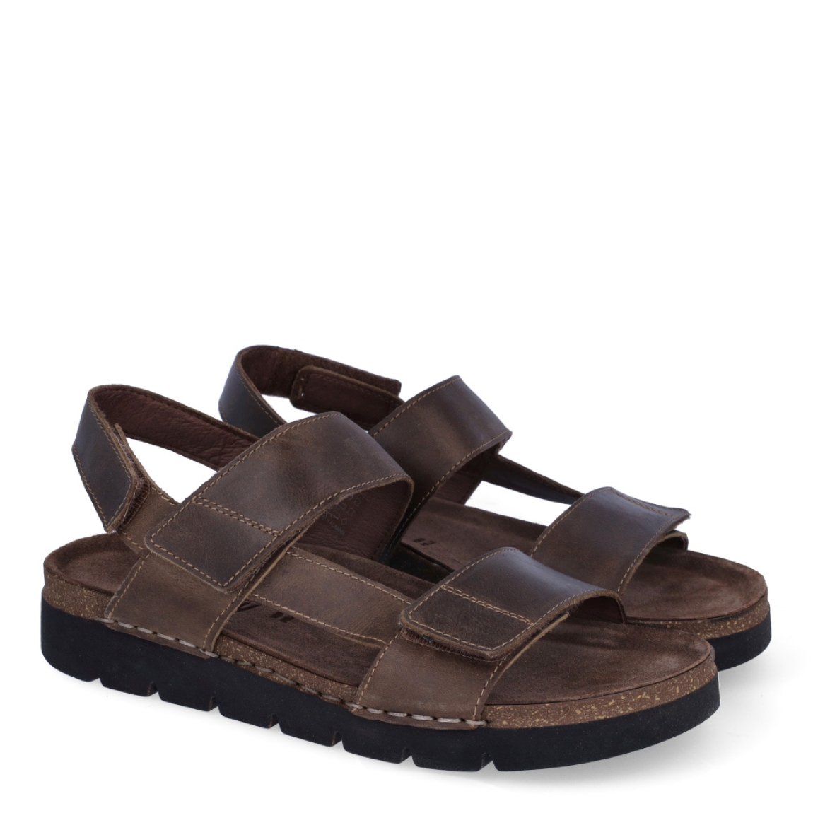 Sandalias de la marca Walk & Fly, modelo LEOR. Exterior de las sandalias en piel color marrón con tiras en pala. Interior de las sandalias en piel color marrón. Cierre de las sandalias Walk & Fly con velcro y suela de goma con 3cm de altura. Estas sandalias Walk & Fly LEOR son un complemento clásico de temporada, te darán una comodidad absoluta. No te puede faltar en el armario.