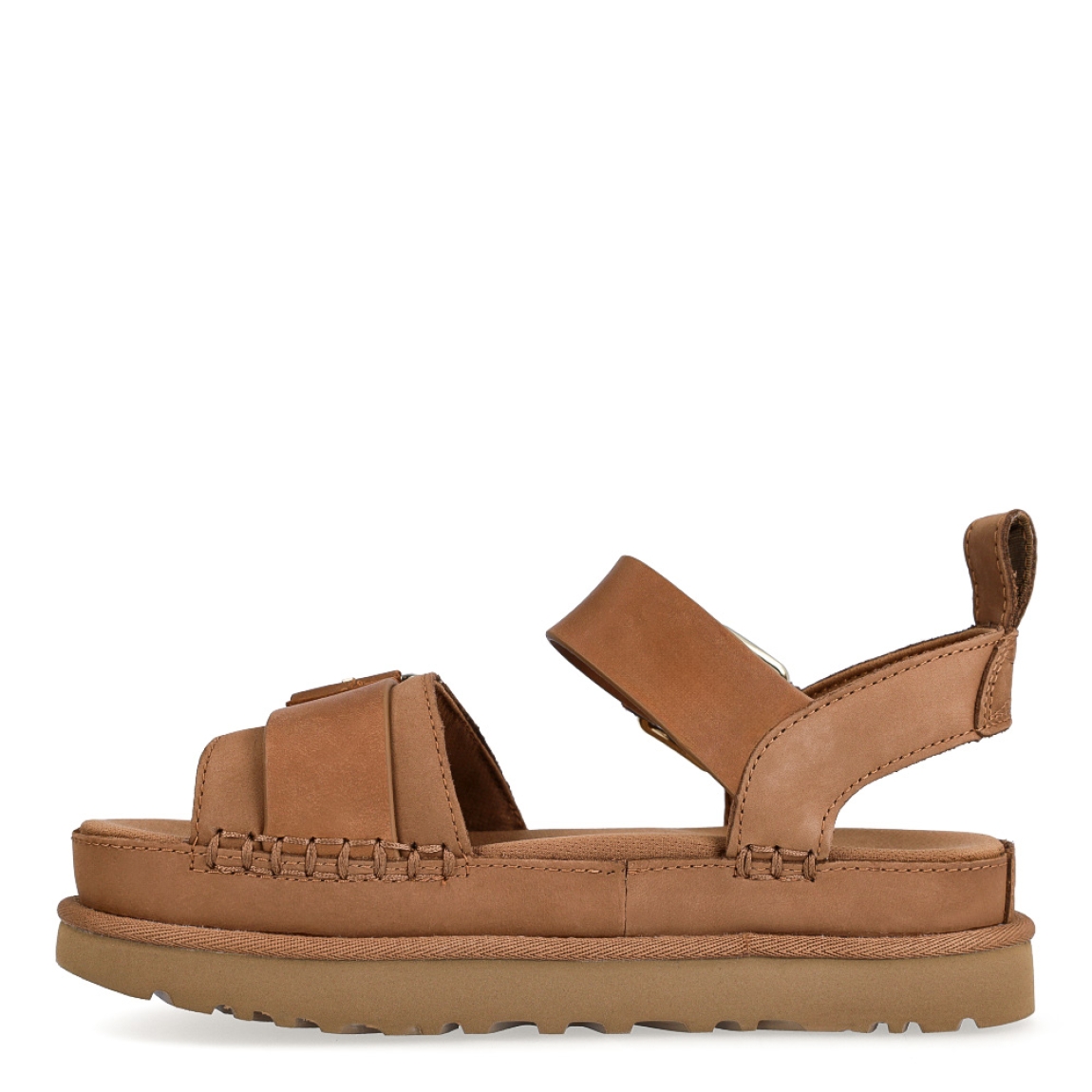 Sandalias de la marca UGG, modelo Goldenstar Villa. Elaboradas en piel color marrón con tiras en la pala. Estas sandalias UGG son ligeras y muy cómodas gracias a la suela de EVA de caña de azúcar y la plantilla contorneada, que las hacen ideales para explorar la ciudad o cualquier otro destino. Las tiras están hechas de una combinación de nobuk suave y piel auténtica y cuentan con una hebilla ajustable en el tobillo para que las adaptes como quieras. Con plataforma de 4cm de altura. Estas UGG Goldenstar Villa, que cuentan con elementos emblemáticos como los ribetes con costuras y detalles de pespunte cuadrado, te permiten disfrutar de la increíble sensación UGG® también durante los meses más cálidos.