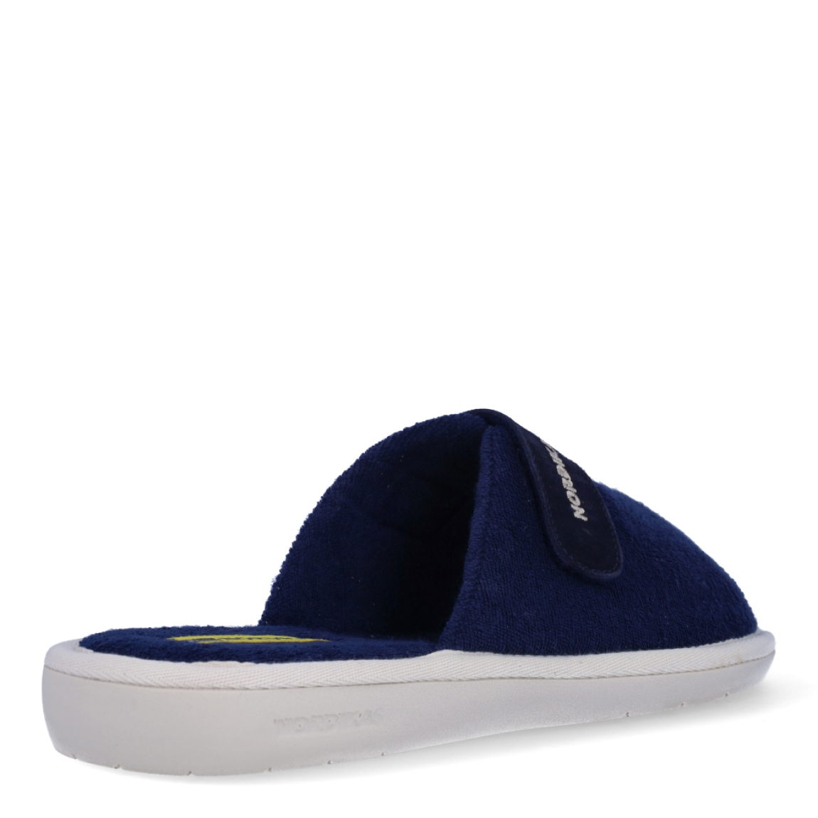 Zapatillas de la marca Nordikas, modelo TOP LINE. Exterior e interior de las zapatillas en toalla color azul. Cierre de las zapatillas con velcro y suela de goma plana. Estas zapatillas Nordikas TOP LINE, te hará disfrutar de la comodidad y ligereza de estar por casa.