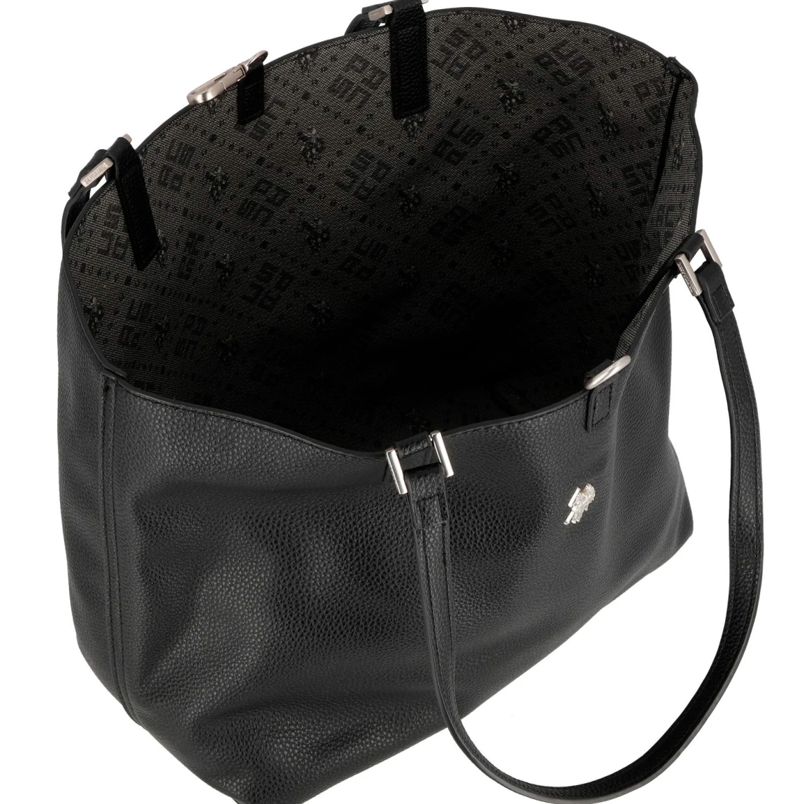 Bolso de la marca US POLO, modelo MALIBU. Elaborado en piel color negro con logotipo en parte frontal. Cierre con hebilla y forro interior de tela. El bolso shopper cuenta con un bolsillo desmontable para un uso diario estructurado, y el cierre de langosta añade un elemento práctico. La correa principal de longitud media ofrece sujeción sin concesiones. Medidas: alto 28cm y ancho 38cm. Este bolso US POLO MALIBU es un clásico para llevar a todos lados!