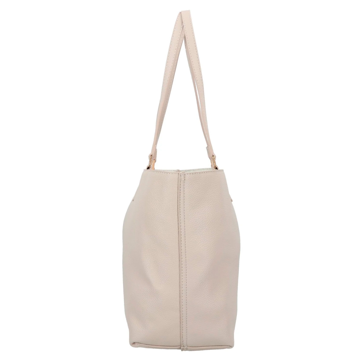 Bolso de la marca US POLO, modelo MALIBU. Elaborado en piel color beig con logotipo en parte frontal. Cierre con hebilla y forro interior de tela. El bolso shopper cuenta con un bolsillo desmontable para un uso diario estructurado, y el cierre de langosta añade un elemento práctico. La correa principal de longitud media ofrece sujeción sin concesiones. Medidas: alto 28cm y ancho 38cm. Este bolso US POLO MALIBU es un clásico para llevar a todos lados!