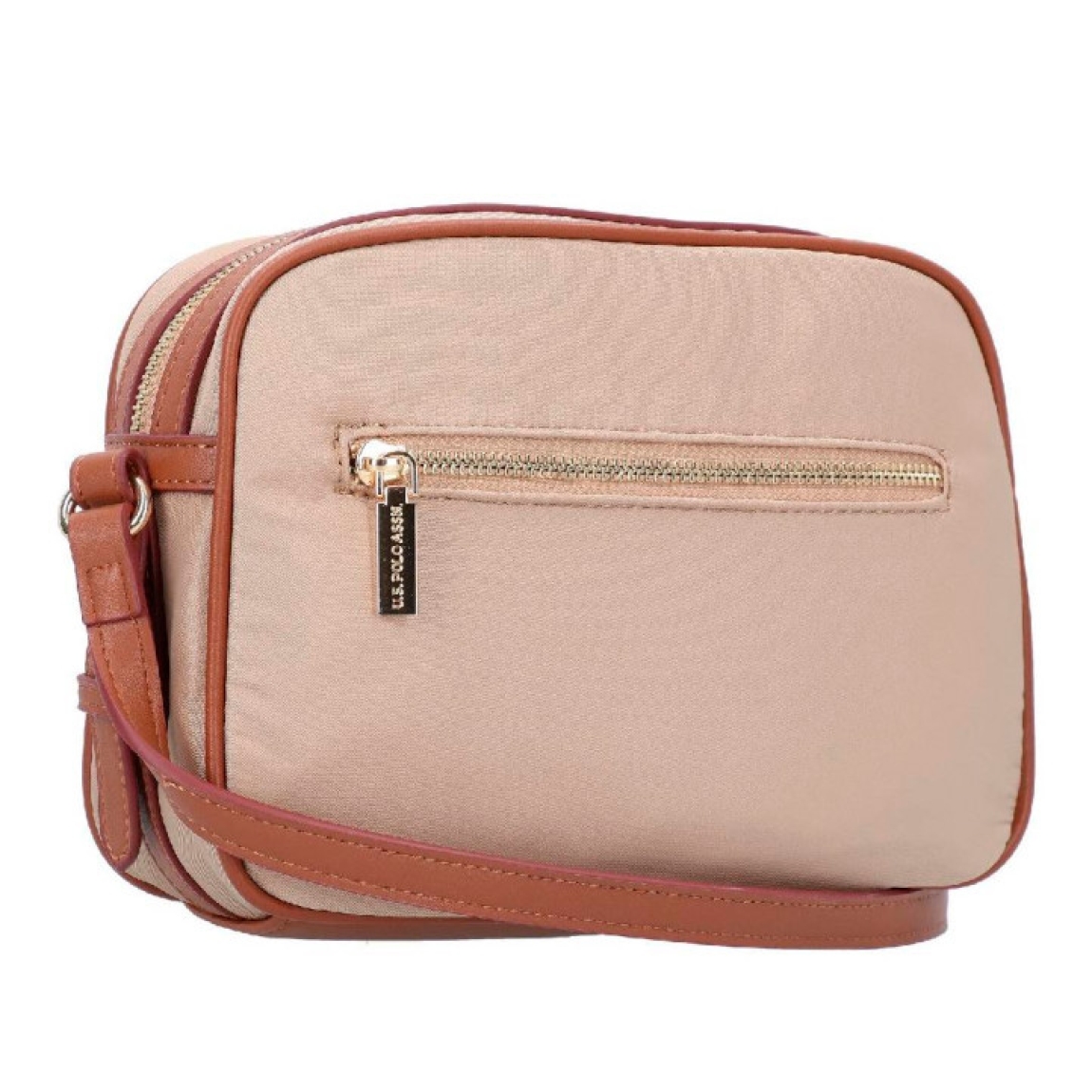 Bolso de la marca US POLO, modelo HOUSTON. Elaborado en naylon color camel con logotipo en parte frontal. Interior en textil y con compartimentos. Cierre del bolso US POLO con cremallera y una asa bandolera. Medidas: alto 16cm y ancho 24cm. Este bolso US POLO HOUSTON es ideal para llevar a todos lados!