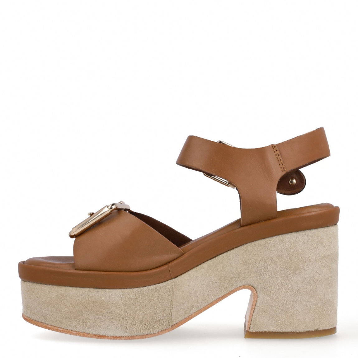 Sandalias de la marca Janet & Janet, modelo J-153. Exterior elaborado en piel color cuero con detalle de hebillas en pala y talón de color dorado. Interior en piel color cuero con estampado de logo de marca. Cierre con doble hebillas. Sandalias con tacón de 9cm de altura. Estas sandalias Janet & Janet J-153 son un complemento ideal para combinar con diferentes looks esta temporada desde la elagancia, comodidad y estilo!