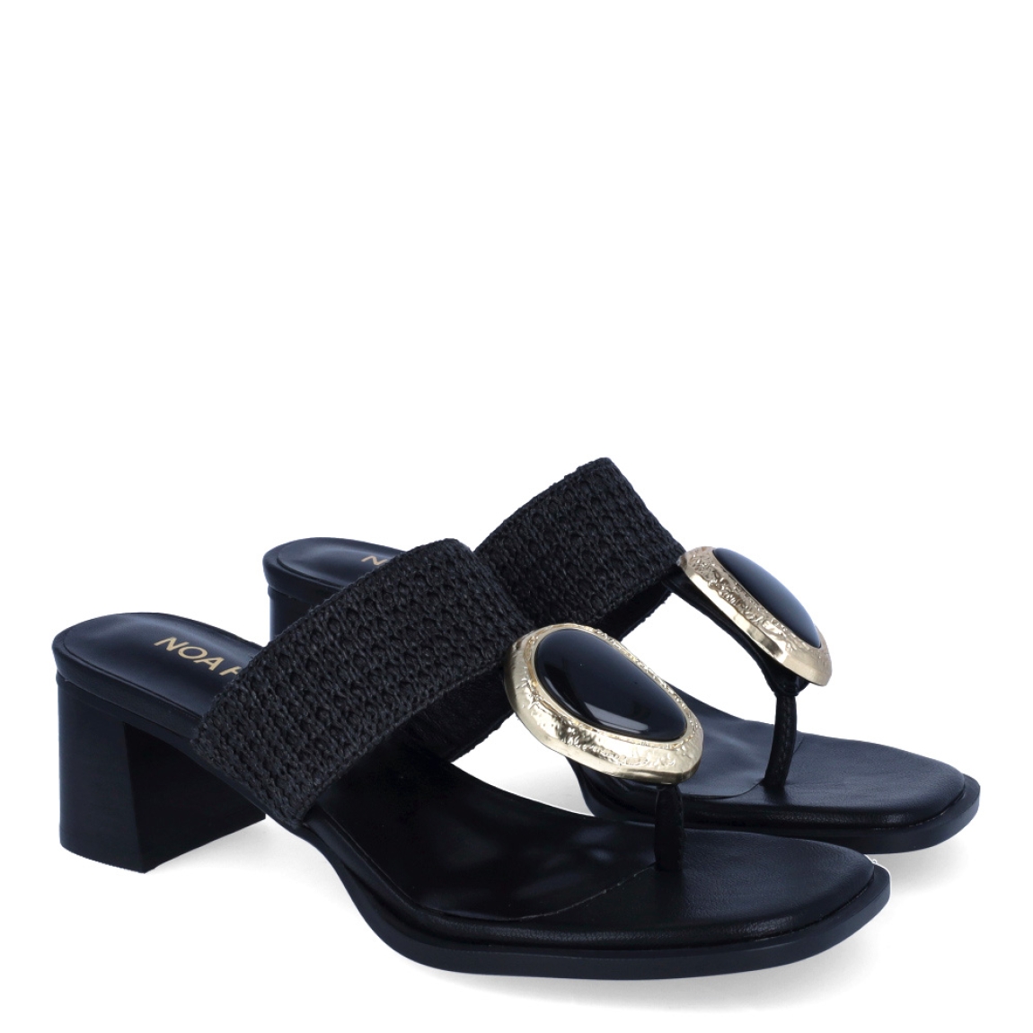 Esclavas de la marca Noa Harmon, modelo LUBRE. Exterior en rafia color negro con detalle de piedra negro y dorada en pala. Interior en piel color negro. Esclavas con tacon de 5cm de altura. Estas esclavas Noa Harmon LUBRE son el complemento ideal para llevar algo clasico, comodo y con estilo esta temporada!