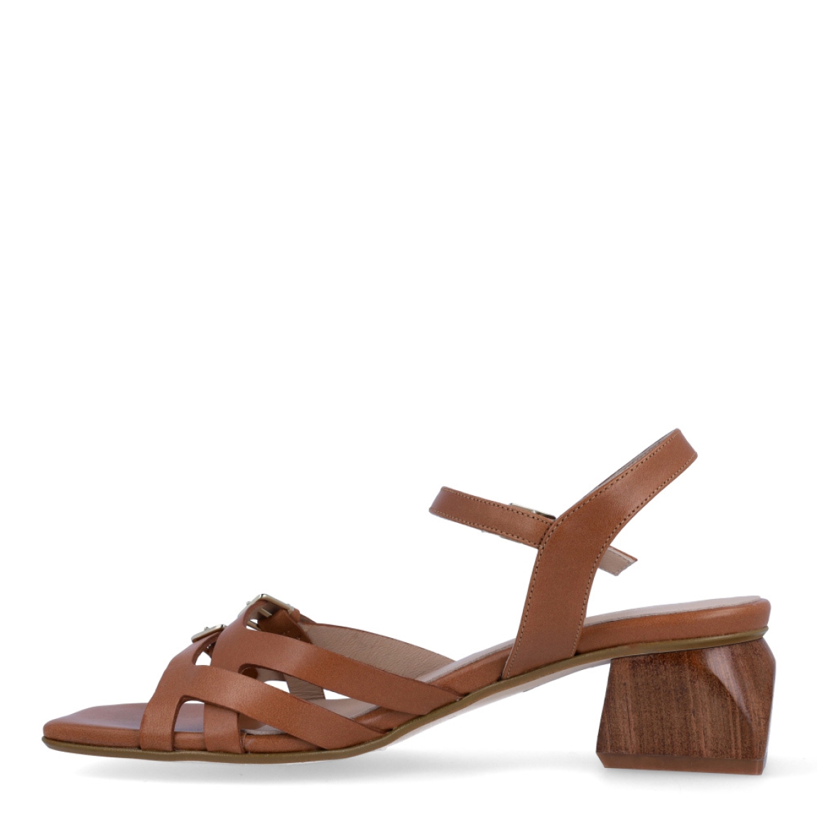 Sandalias de la marca Munné, modelo APRIL. Exterior en piel color cuero con detalle de tiras cruzadas en pala con hebilla. Interior en piel color beig. Cierre de sandalias Munné con hebillas en pala y tobillo. Sandalias con tacón de 4cm de altura. Estas sandalias Munné APRIL son ideales para esta temporada!