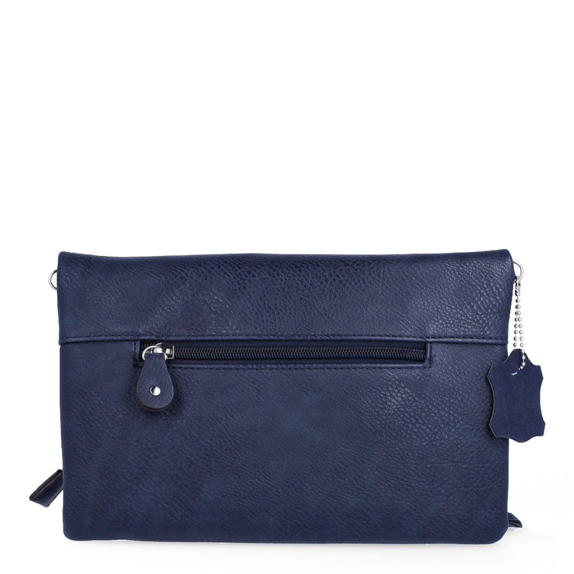 Bolso de la marca Matias Salva, modelo AGATHA. Exterior en piel color azul marino con logo en parte frontal. Cierre con botón y cremallera. Bolso Matias Salva con asa regulable y flexible para máxima comodidad. Además de una asa extra para llevarla en la mano. Medidas: alto 16cm y ancho 26cm. Este bolso Matias Salva AGATHA es ideal para esta temporada!