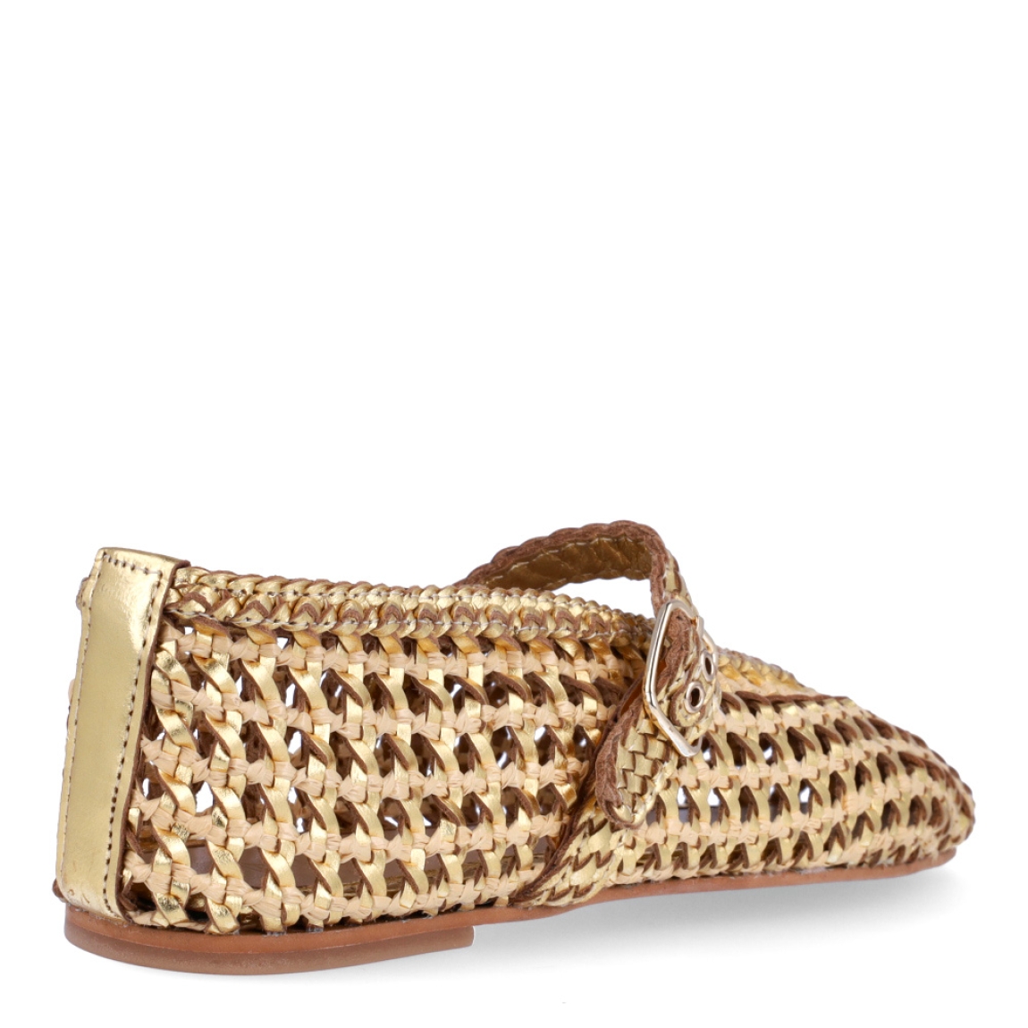 Merceditas de la marca Inuovo, modelo MATTA. Exterior elaborada en piel trenzada color oro con punta redonda. Interior en piel color nude. Cierre de las merceditas con hebilla. Estas merceditas Inuovo MATTA son ideales para llevar esta temporada! su comodidad, ligereza y estilo las hacen únicas!