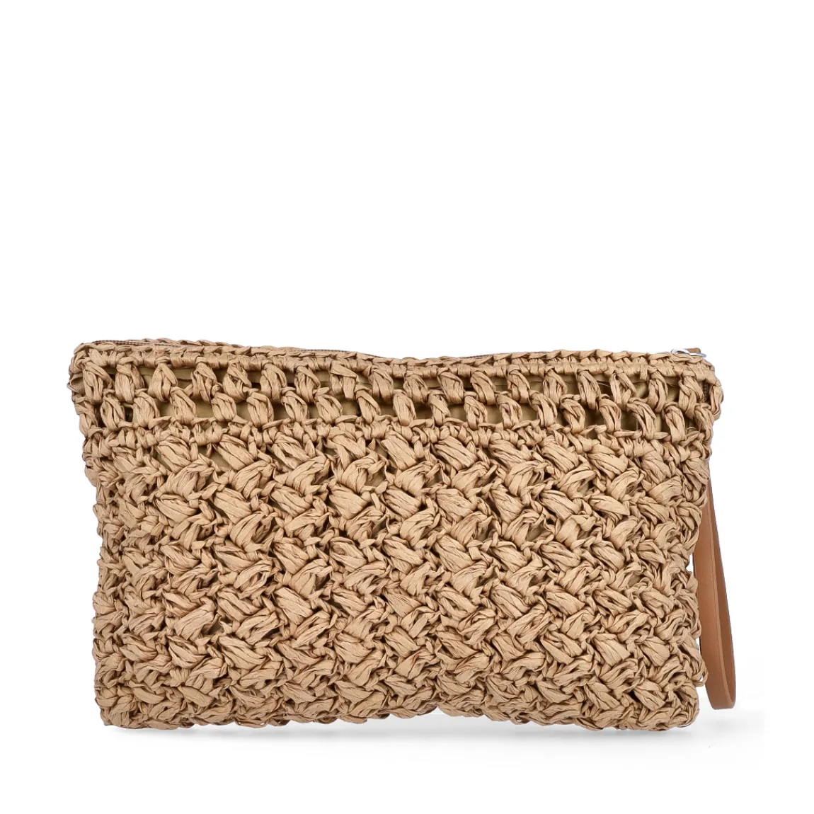 Bolso de la marca Kbas, modelo PILAR. Elaborado en rafia trenzada color camel. Interior en textil camel. Cierre de bolso de mano Kbas con cremallera. Medidas: alto 19cm y ancho 29cm. Este bolso Kbas PILAR es un complemento perfecto para tus looks frescos y de temporada!