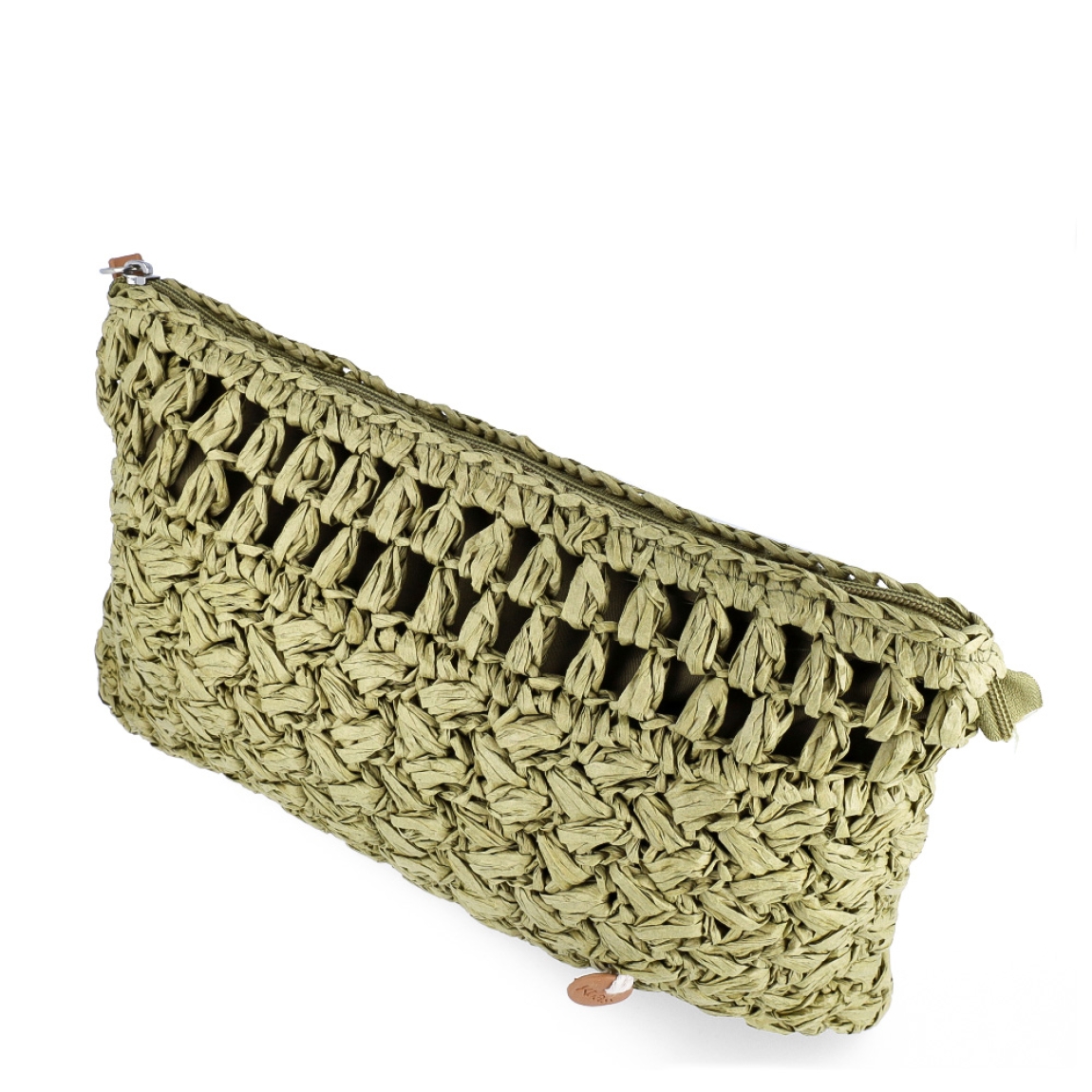 Bolso de la marca Kbas, modelo PILAR. Elaborado en rafia trenzada color verde. Interior en textil verde. Cierre de bolso de mano Kbas con cremallera. Medidas: alto 19cm y ancho 29cm. Este bolso Kbas PILAR es un complemento perfecto para tus looks frescos y de temporada!