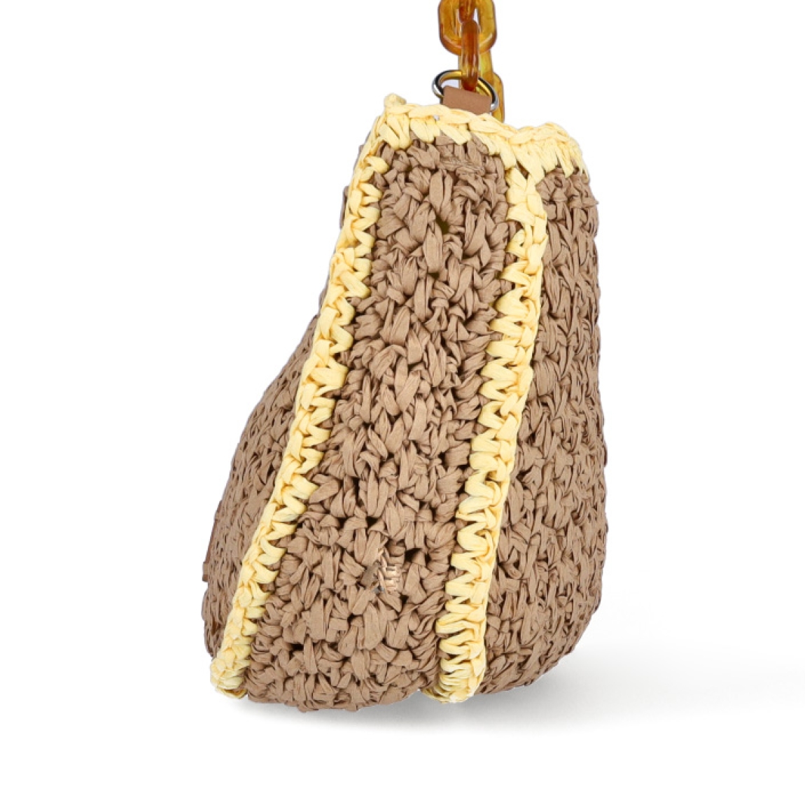 Bolso de la marca Kbas, modelo LUCERO. Elaborado en rafia trenzada color taupe con detalles en color amarillo. Interior en textil color amarillo con amplio espacio. Cierre de bolso Kbas con cremallera y doble asa, una de hombro con diseño de cadena, y otra, regulable y extraíble para mayor comodidad. Medidas: alto18 cm y ancho 32cm. Este bolso Kbas LUCERO es ideal para llevar esta temporada!