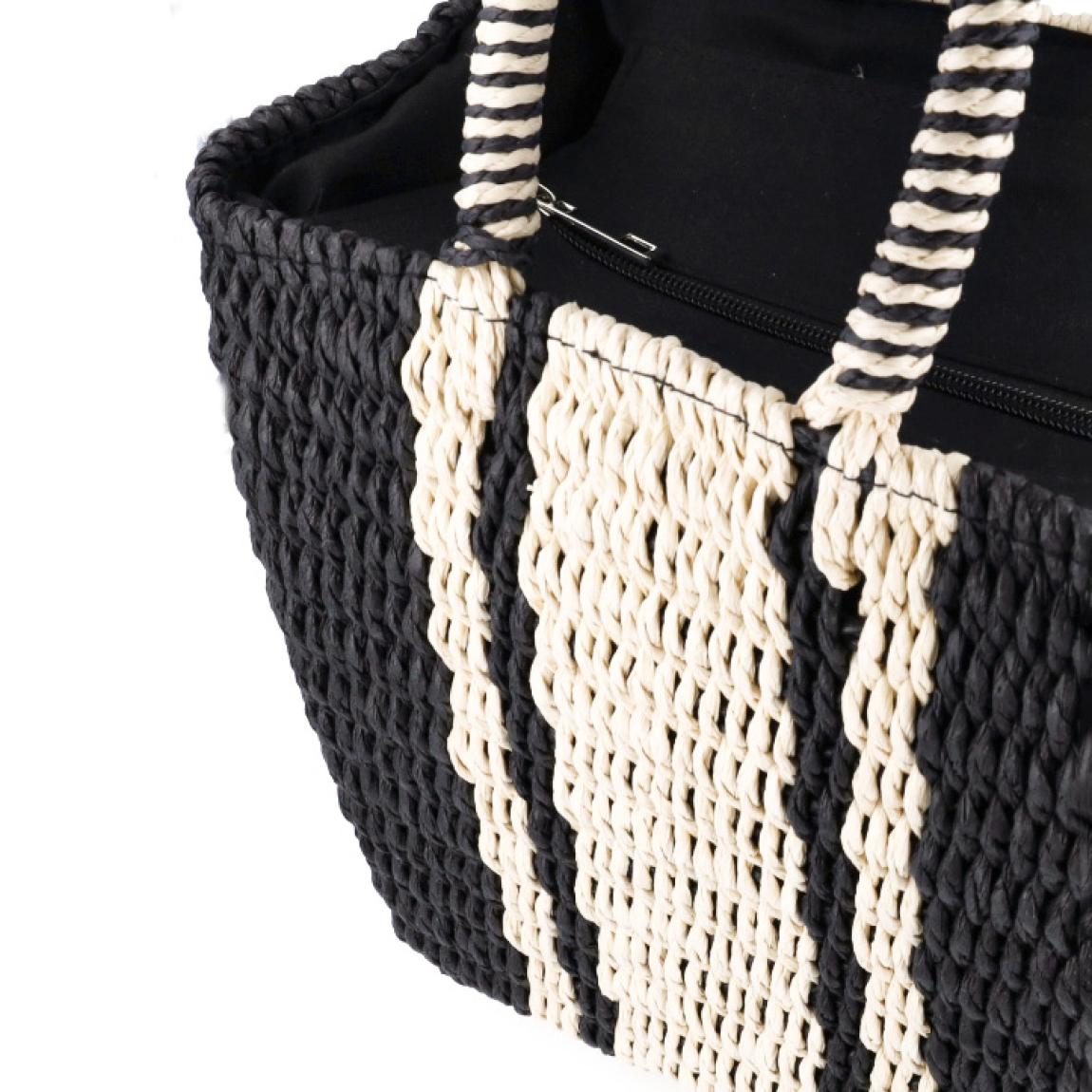Bolso de la marca Kbas, modelo BLER. Exterior en rafia trenzada color negro con detalles de rayas blancas. Cierre del bolso con cremallera. Interior con amplio espacio para llevar lo que necesites a donde vayas. Cuenta con una asa de mano y una regulable y extraíble para máxima comodidad. Medidas: alto 22cm y ancho 25cm. Este bolso Kbas BLER es un complemento ideal para llevar con tus looks de temporada!