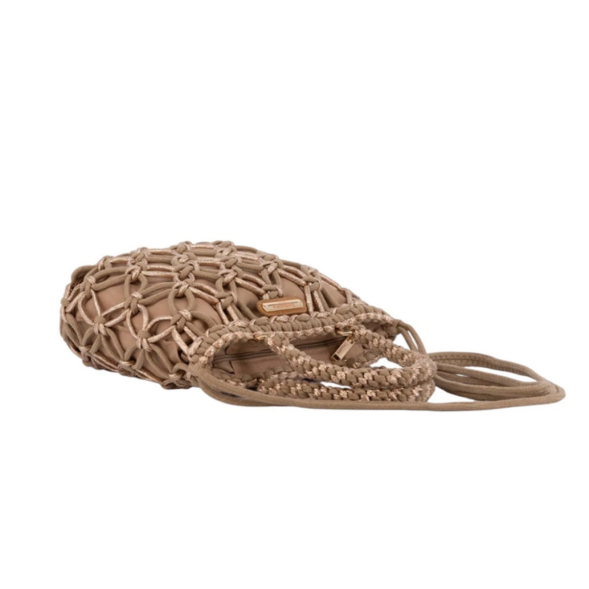 Bolso de la marca Simosastre, modelo ANETTE. Bolso fabricado en tejido de tela con forma de cuerdas color camel, con cierre cremallera y bolsillos interiores, asa estilo hobo en poli piel al tono con mosquetones y bandolera regulable de naylon al tono con mosquetones, logo metalizado. Medidas: alto 22cm y ancho 26cm. Este bolso Simosastre ANETTE es ideal para lucirlo esta temporada!