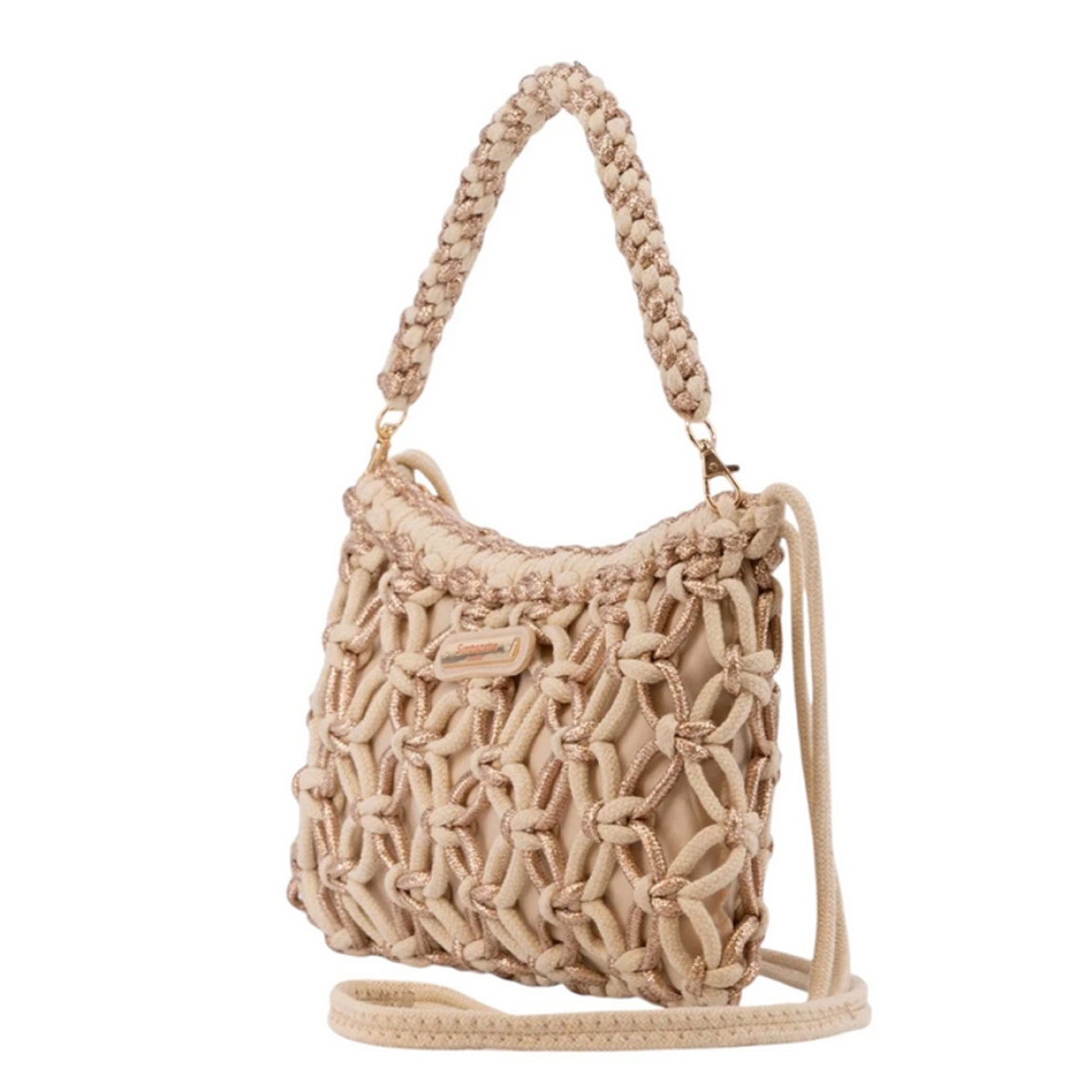 Bolso de la marca Simosastre, modelo ANETTE. Bolso fabricado en tejido de tela con forma de cuerdas color camel, con cierre cremallera y bolsillos interiores, asa estilo hobo en poli piel al tono con mosquetones y bandolera regulable de naylon al tono con mosquetones, logo metalizado. Medidas: alto 20cm y ancho 25cm. Este bolso Simosastre ANETTE es ideal para lucirlo esta temporada!