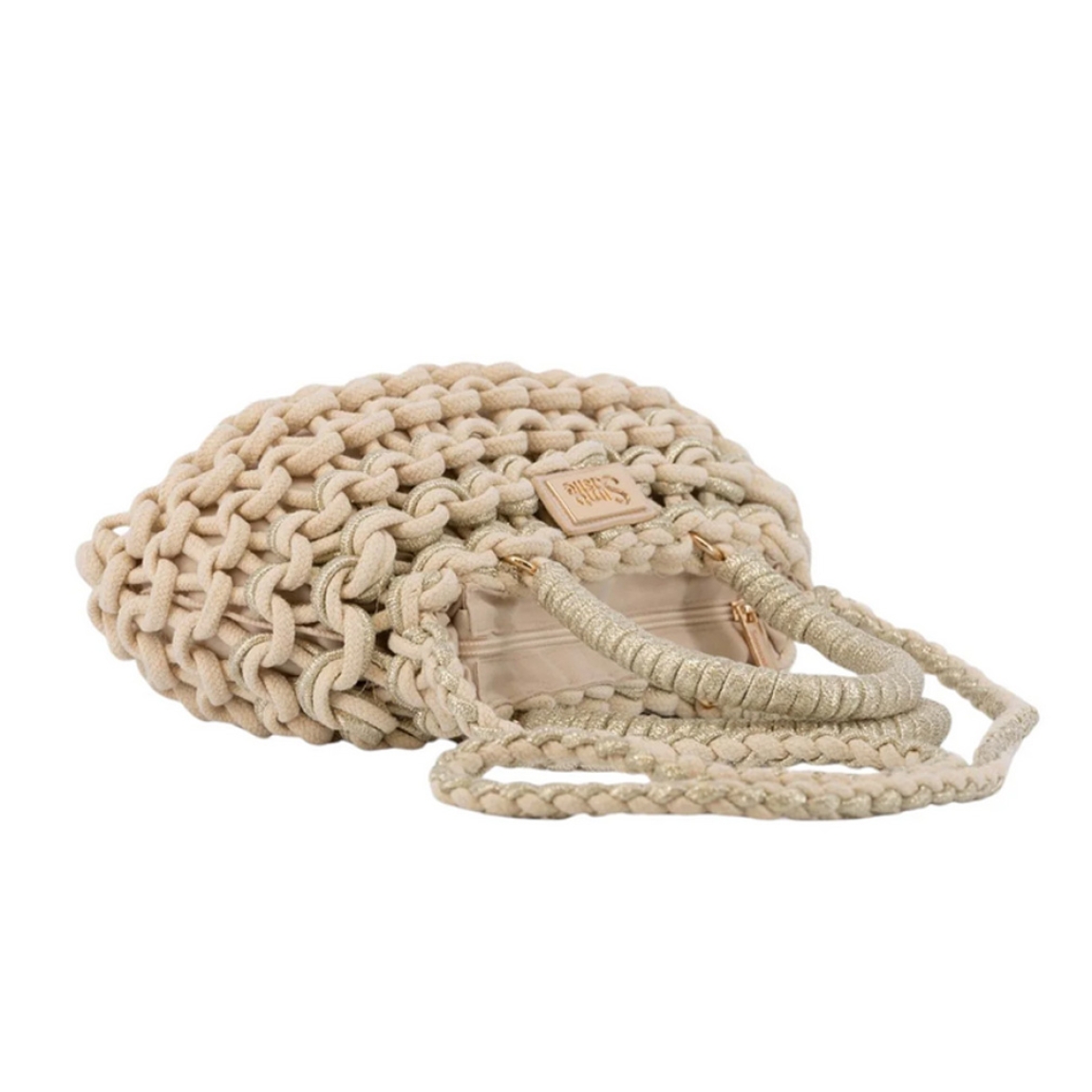 Bolso hobo de la marca Simosastre, modelo CECILE. Bolso fabricado en tejido de tela con forma de cuerdas color beig, con cierre cremallera y bolsillos interiores, asa estilo hobo en poli piel al tono con mosquetones y bandolera regulable de naylon al tono con mosquetones, logo metalizado. Medidas: alto 17cm y ancho 32cm. Este bolso Simosastre CECILE es ideal para lucirlo esta temporada!
