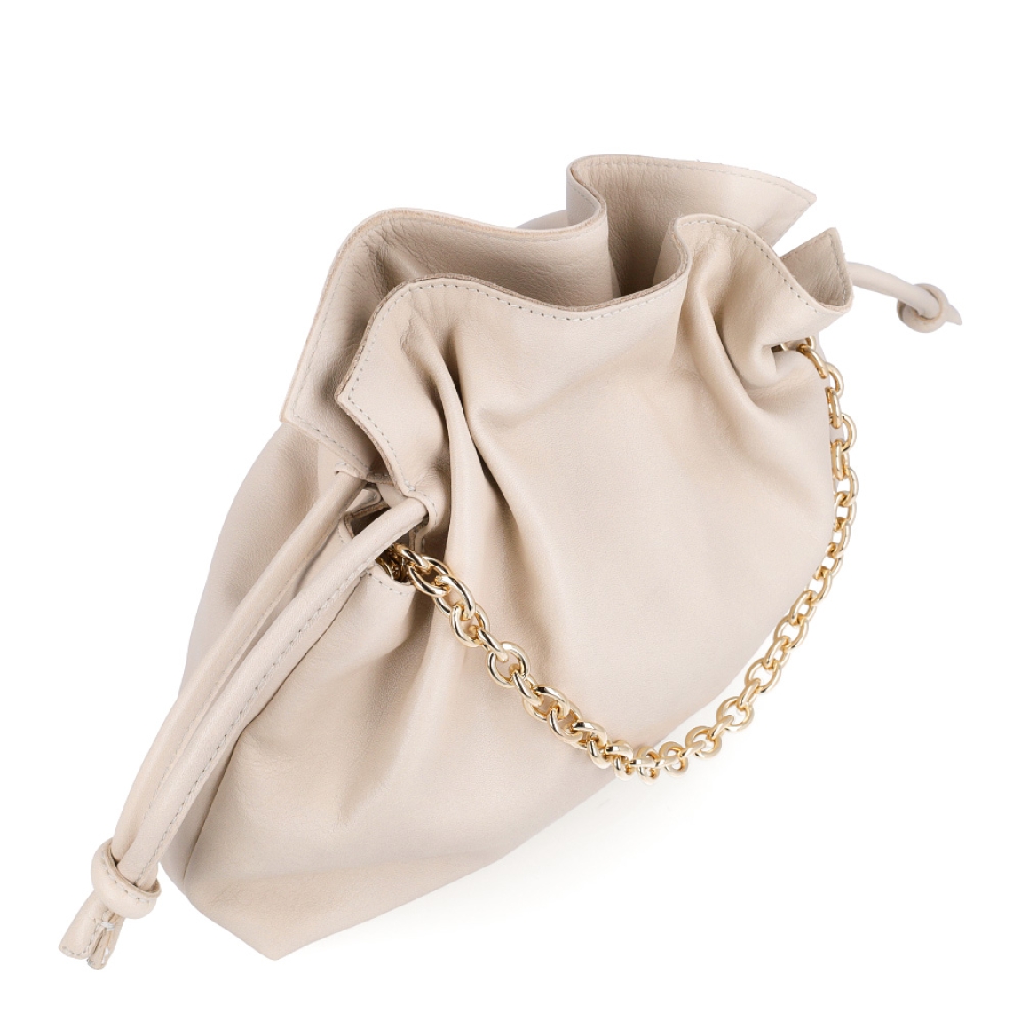 Bolso pequeño de la marca UNISA, modelo ZELORA. Bolso tipo saco fabricado en piel color beig. Tiras acolchadas al tono para fruncirlo y cierre con imán. Cadena corta metálica y bandolera de crossbag al tono. El ZELORA de Unisa es perfecto para cualquier situación. Medidas: 23cm x 28cm x 7cm. Bolso ideal para llevarlo a todos lados!
