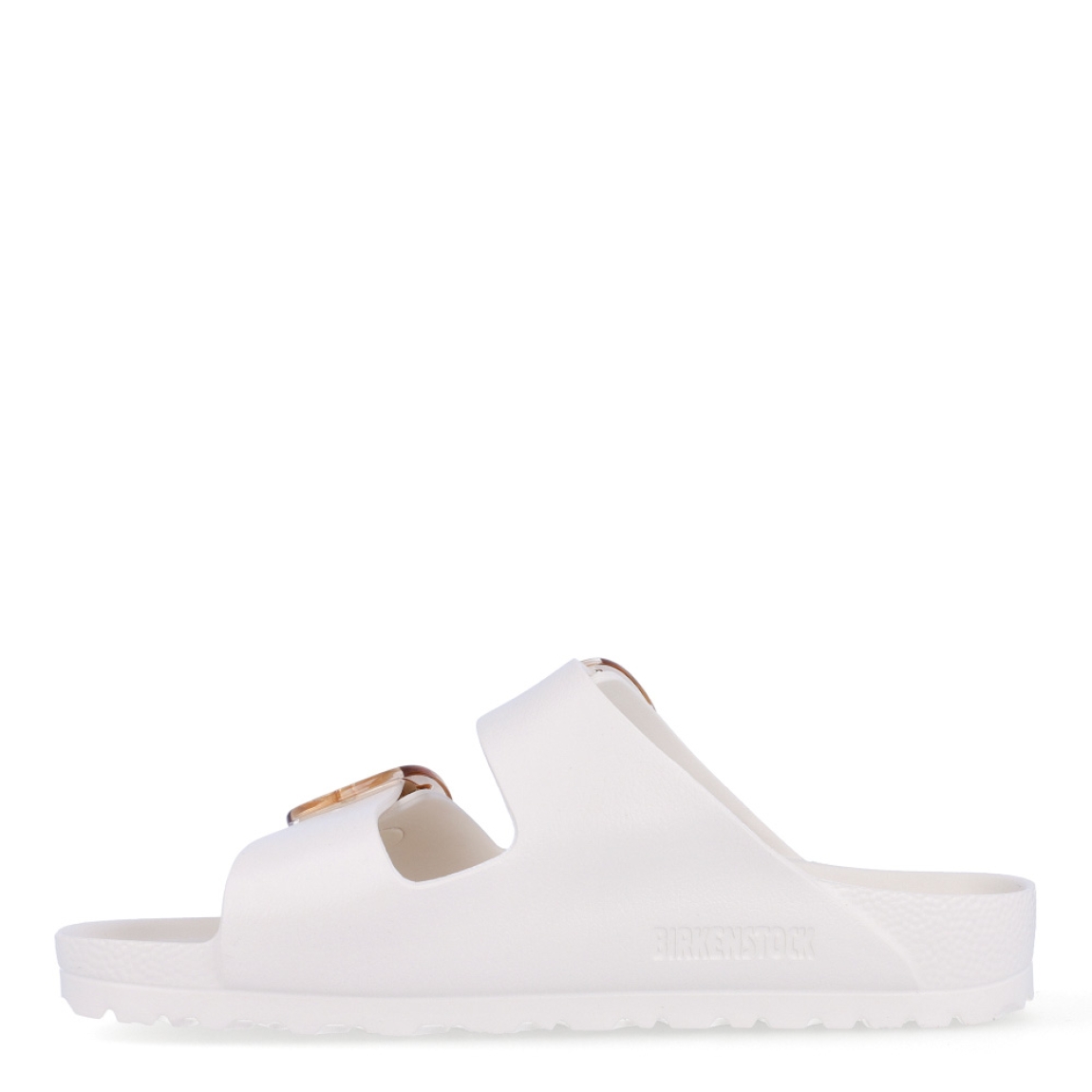 Sandalias de la marca Birkenstock, modelo ARIZONA BBE. Sandalias elaboradas en neopreno de alta calidad color blanco, con base de látex de forma anatómica. Cierre de las sandalias con doble hebilla de espiga de metal con ajuste individual, en empeine y pala. Estas sandalias Birkenstock ARIZONA BBE son un complemento ideal para esta temporada, su diseño simple atemporal, lo hace el accesorio clásico para tus looks!