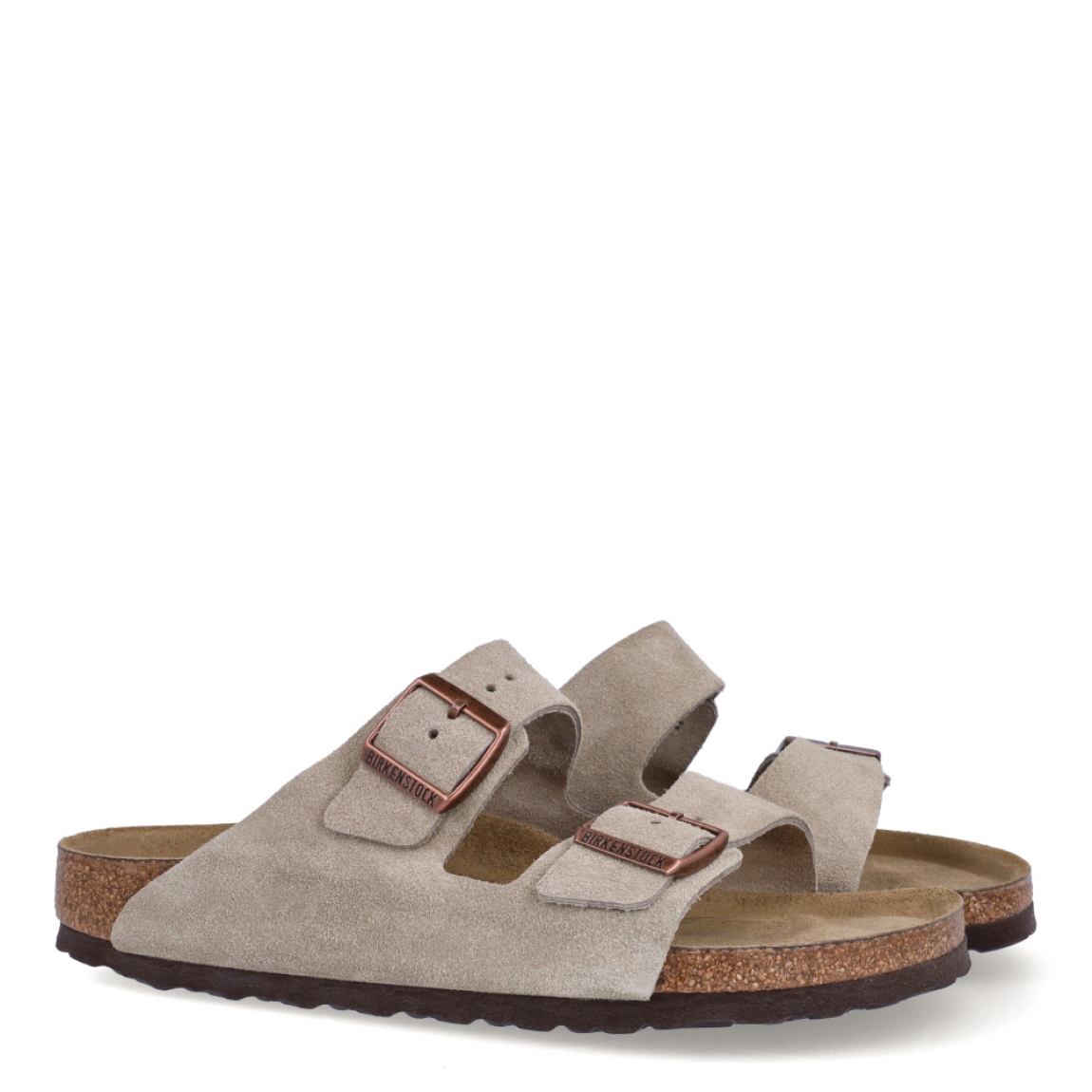 Sandalias de la marca Birkenstock, modelo ARIZONA BIRKO. Sandalias elaboradas en ante de alta calidad color taupe, con base de corcho y látex de forma anatómica. Cierre de las sandalias con doble hebilla de espiga de metal con ajuste individual, en empeine y pala. Estas sandalias Birkenstock ARIZONA BIRKO son un complemento ideal para esta temporada, su diseño simple atemporal, lo hace el accesorio clásico para tus looks!