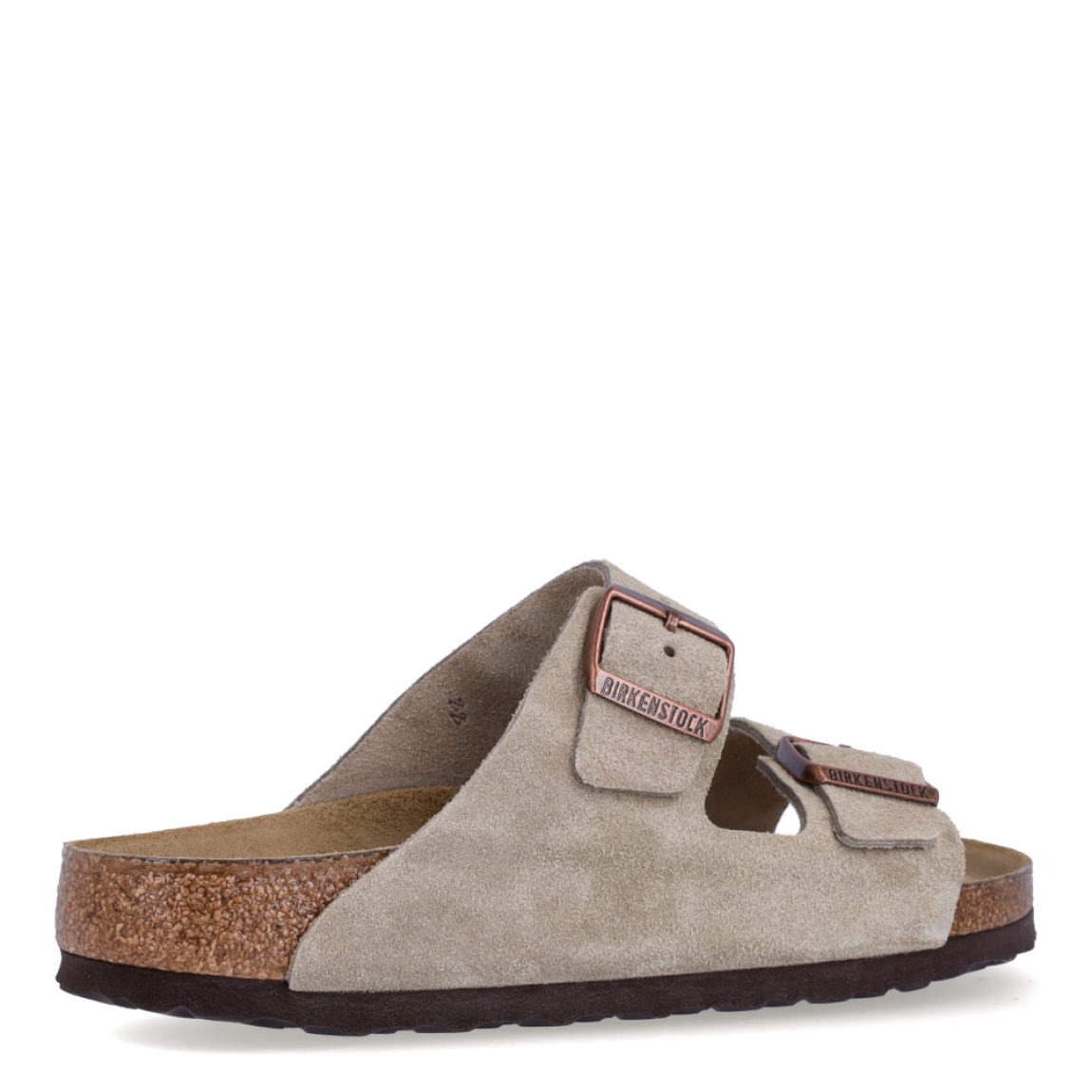 Sandalias de la marca Birkenstock, modelo ARIZONA BIRKO. Sandalias elaboradas en ante de alta calidad color taupe, con base de corcho y látex de forma anatómica. Cierre de las sandalias con doble hebilla de espiga de metal con ajuste individual, en empeine y pala. Estas sandalias Birkenstock ARIZONA BIRKO son un complemento ideal para esta temporada, su diseño simple atemporal, lo hace el accesorio clásico para tus looks!